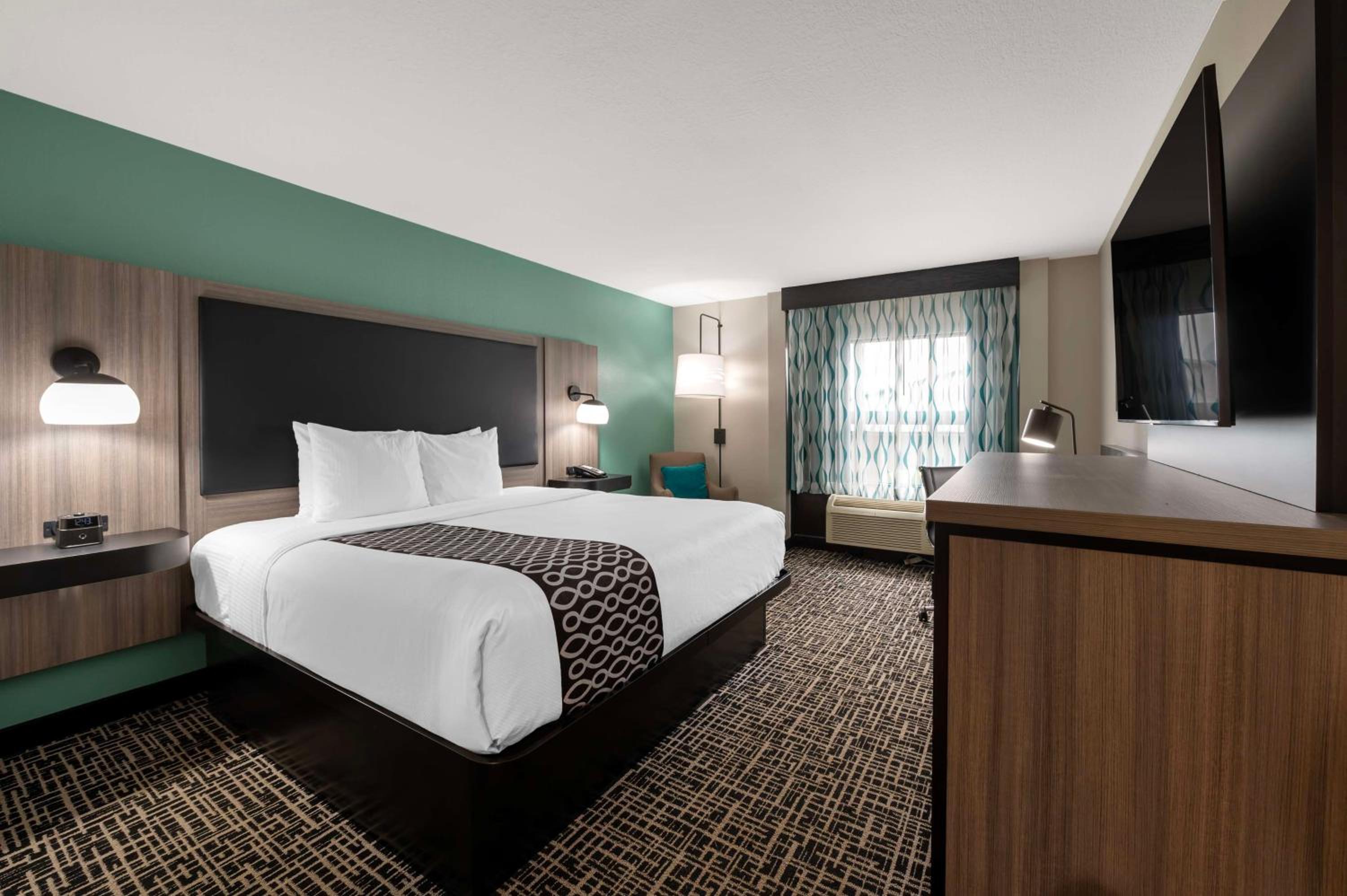 King Room - Non-Smoking - Photo 1