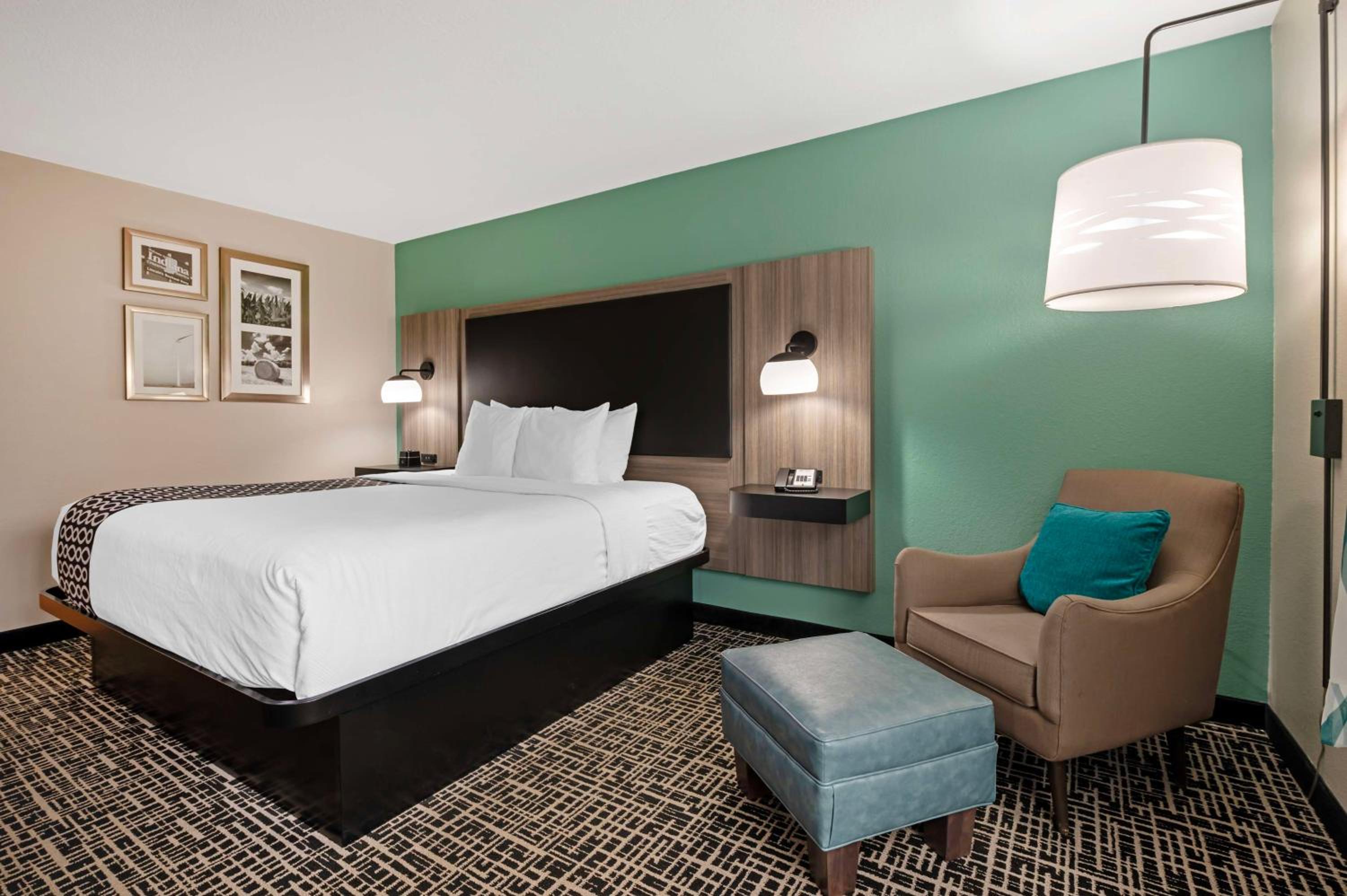 King Room - Non-Smoking - Photo 2