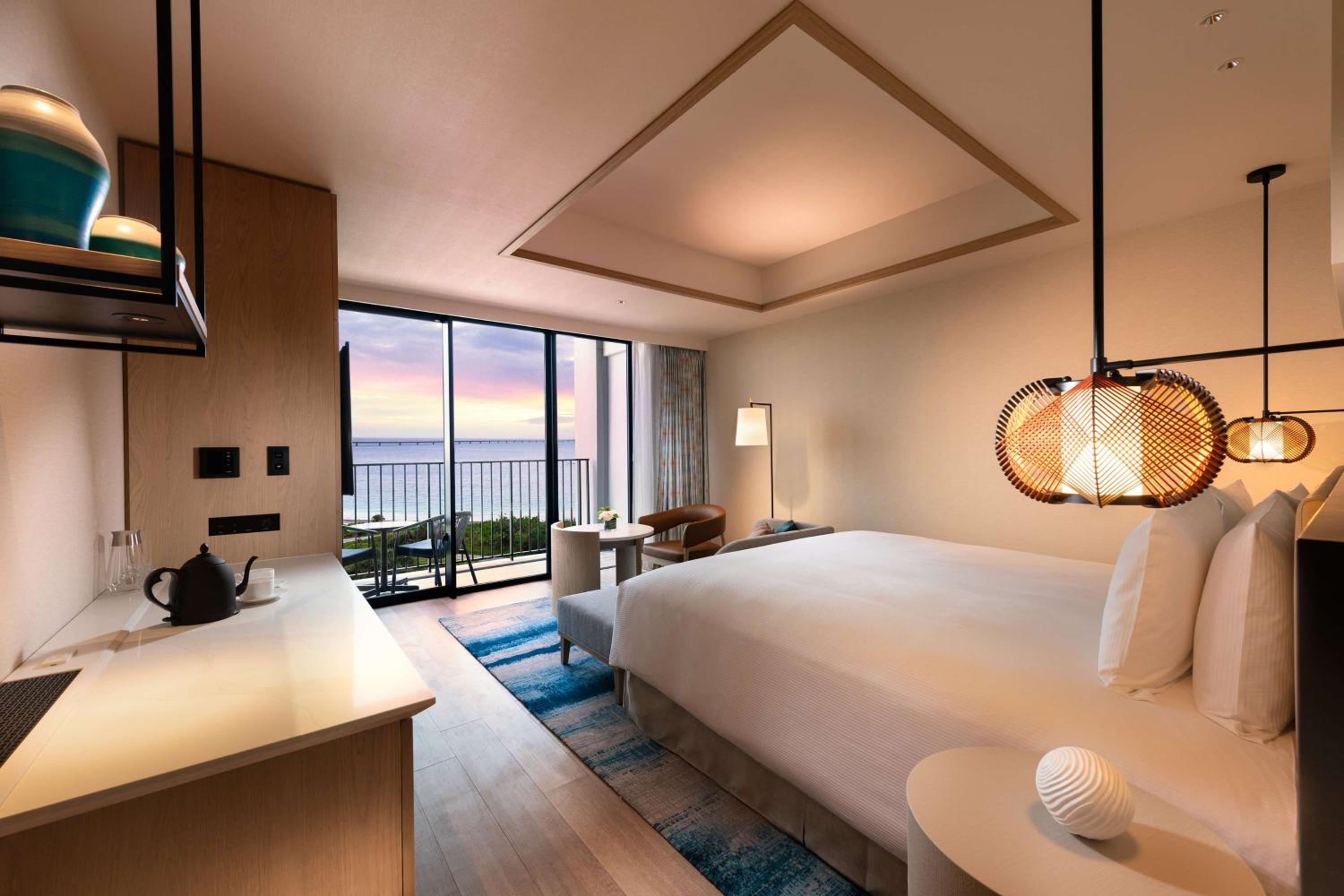 Deluxe King Room with Ocean View - Photo 1