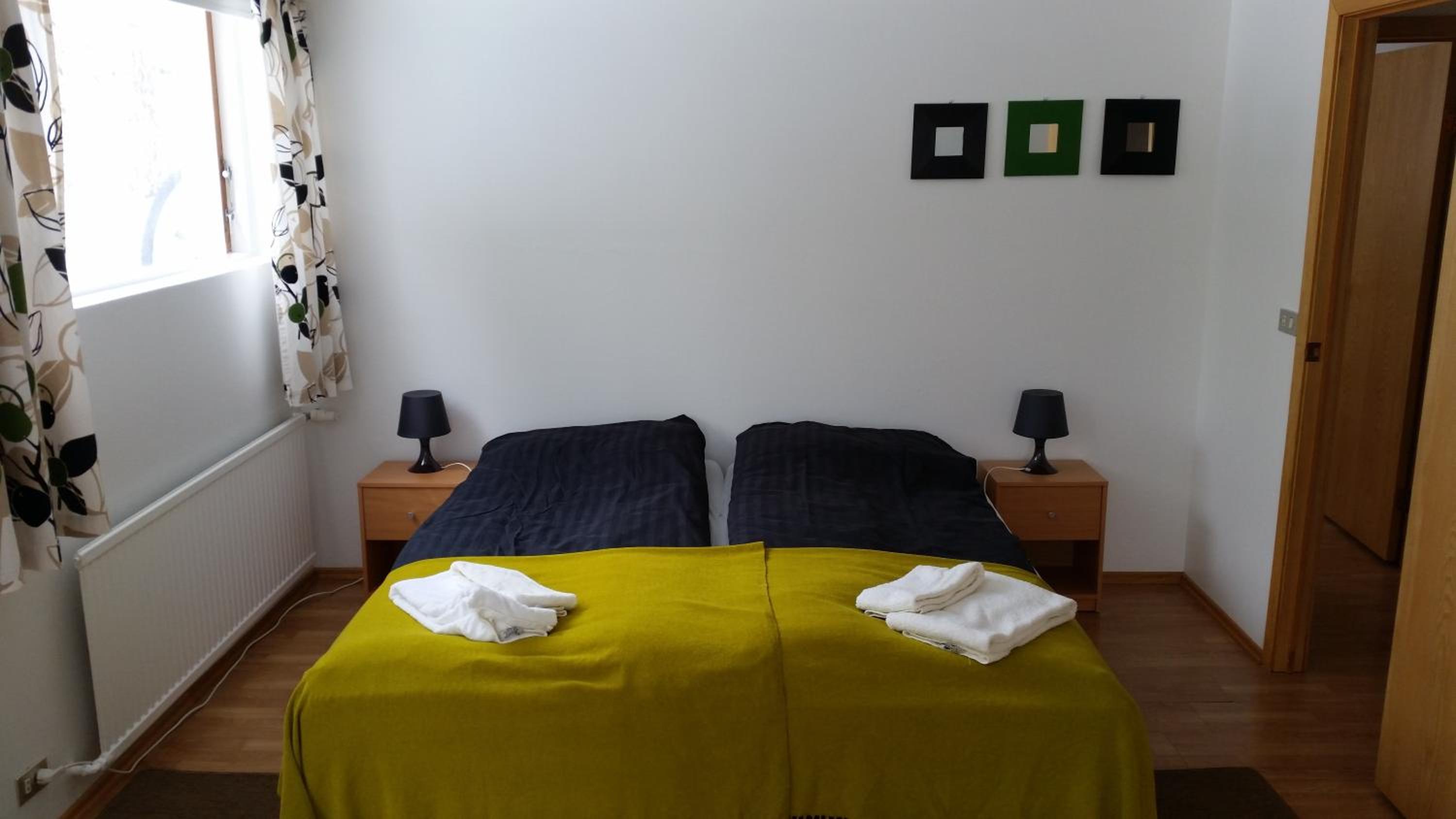 Twin Room with Bathroom - Photo 6