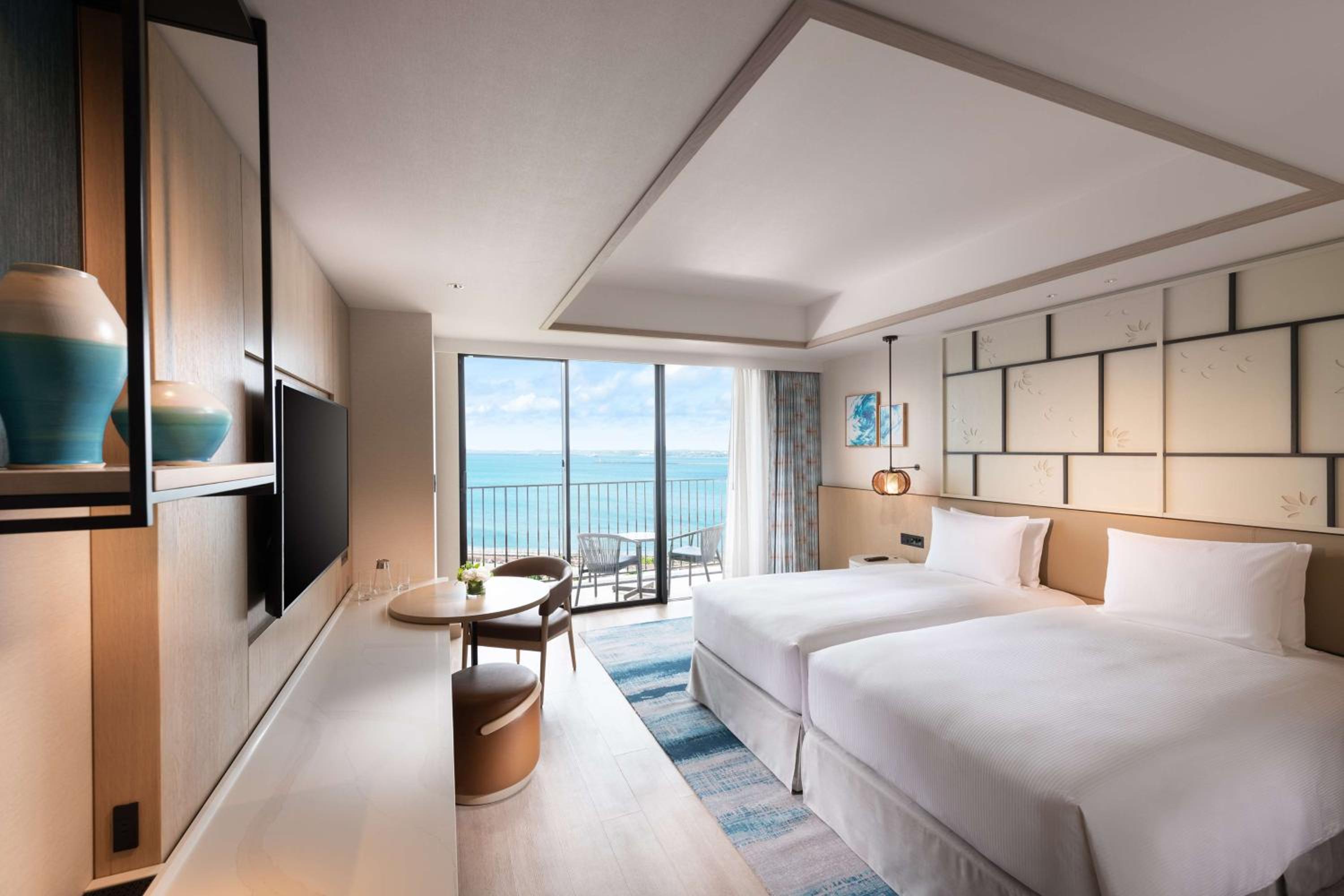 Deluxe Twin Room With Port View - Photo 5