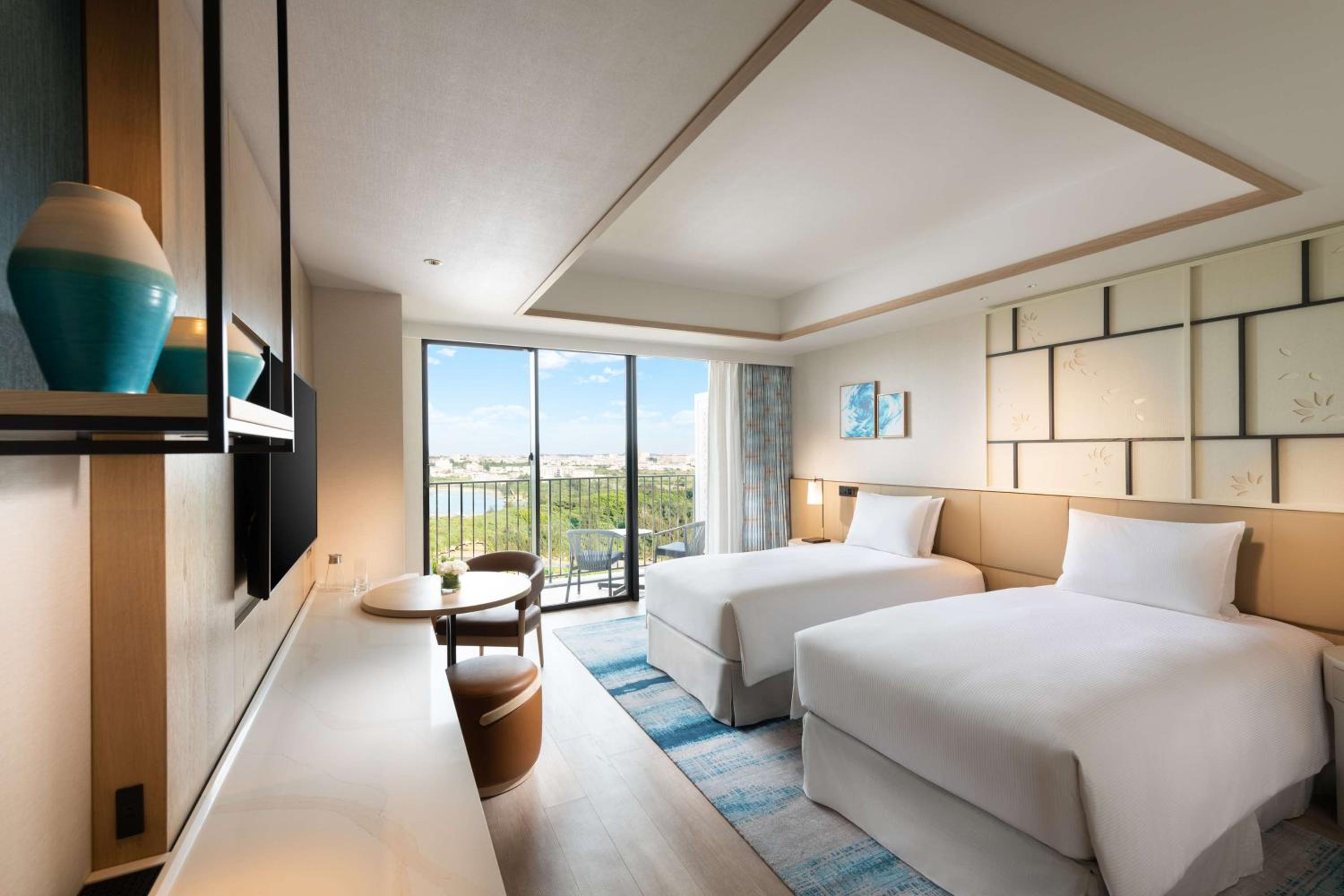 Deluxe Twin Room with City View - Photo 1