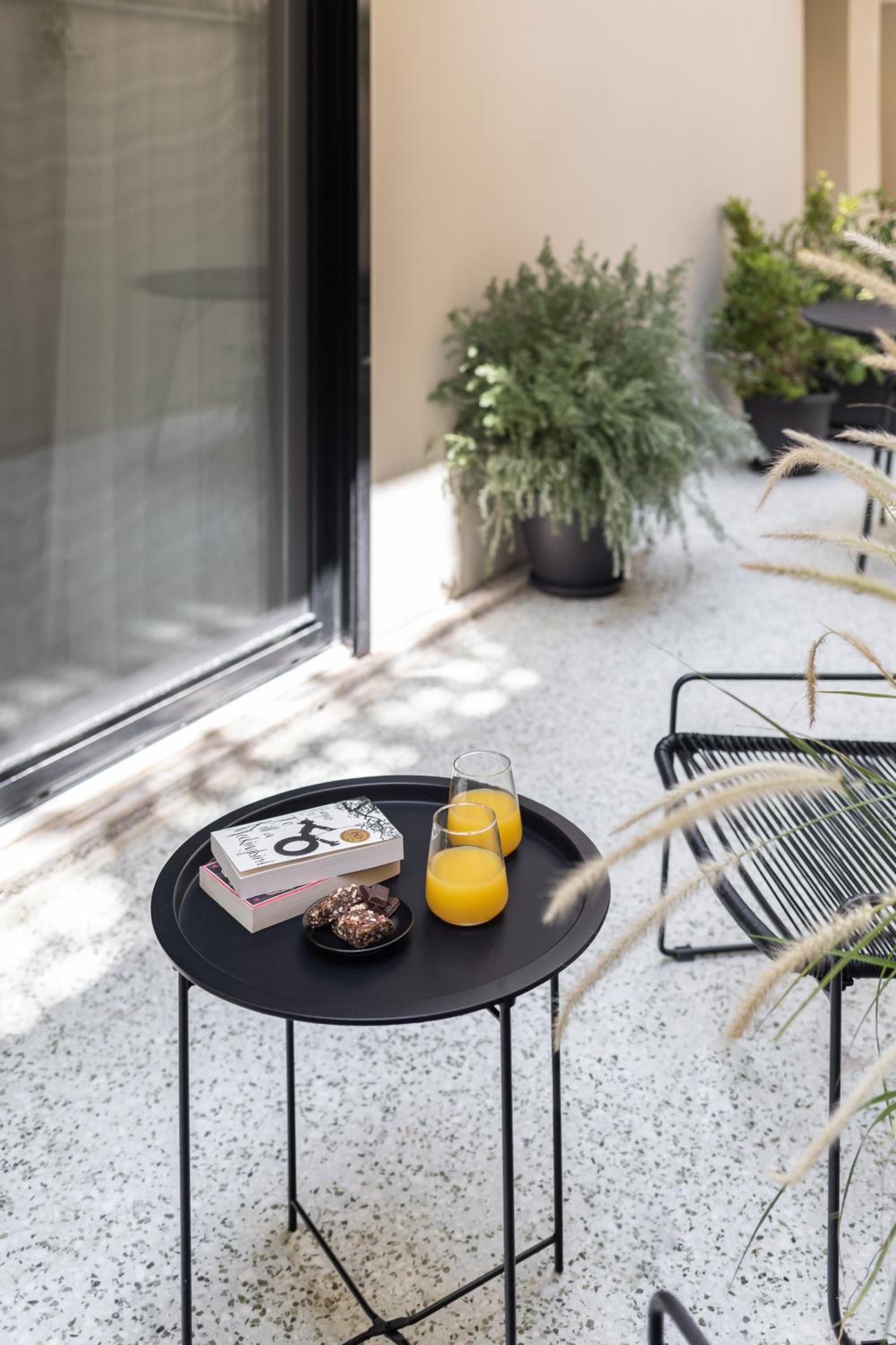 One Bedroom Apartment with Patio photo 2