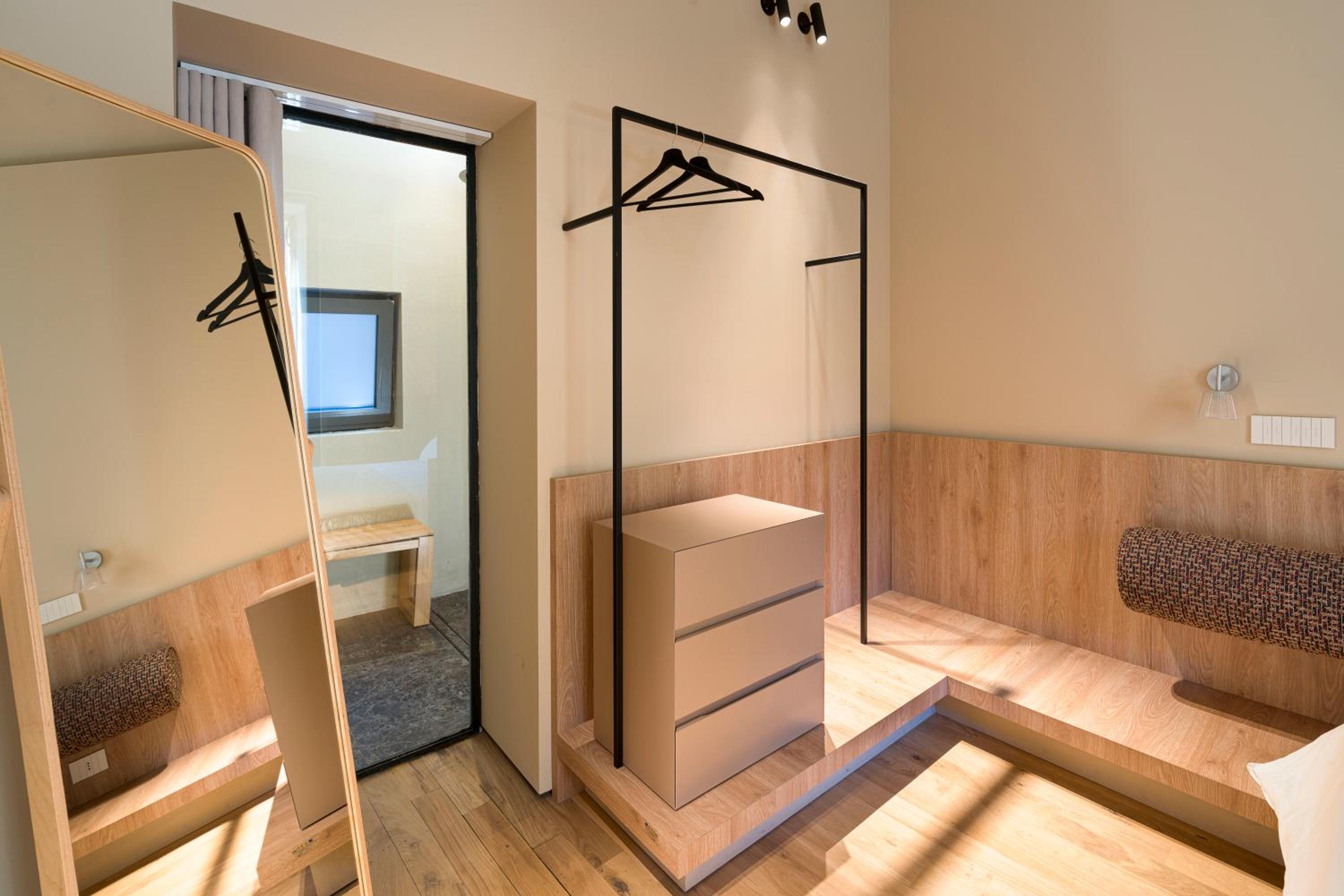Superior King Room - Photo 3