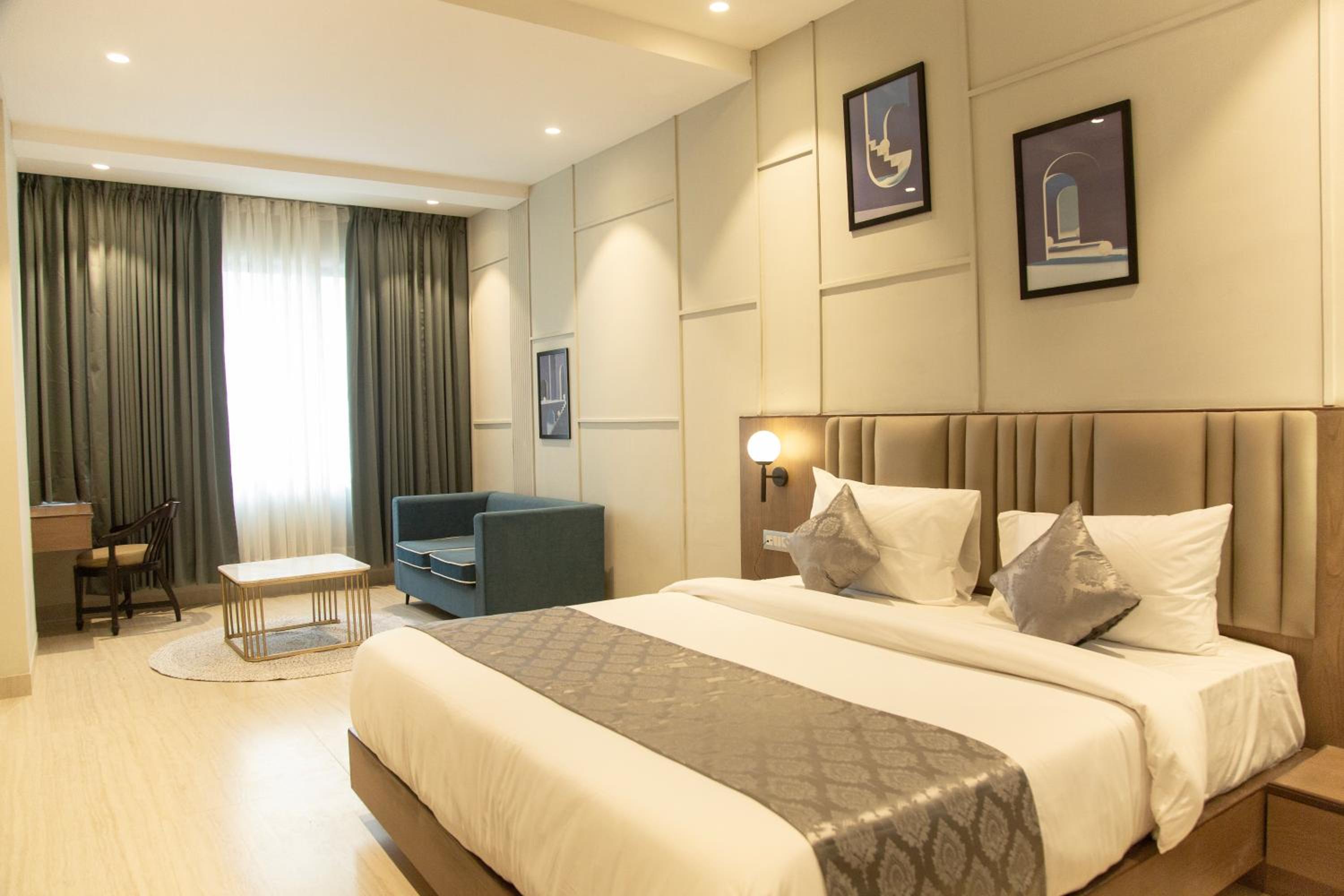 Executive Room - Photo 1