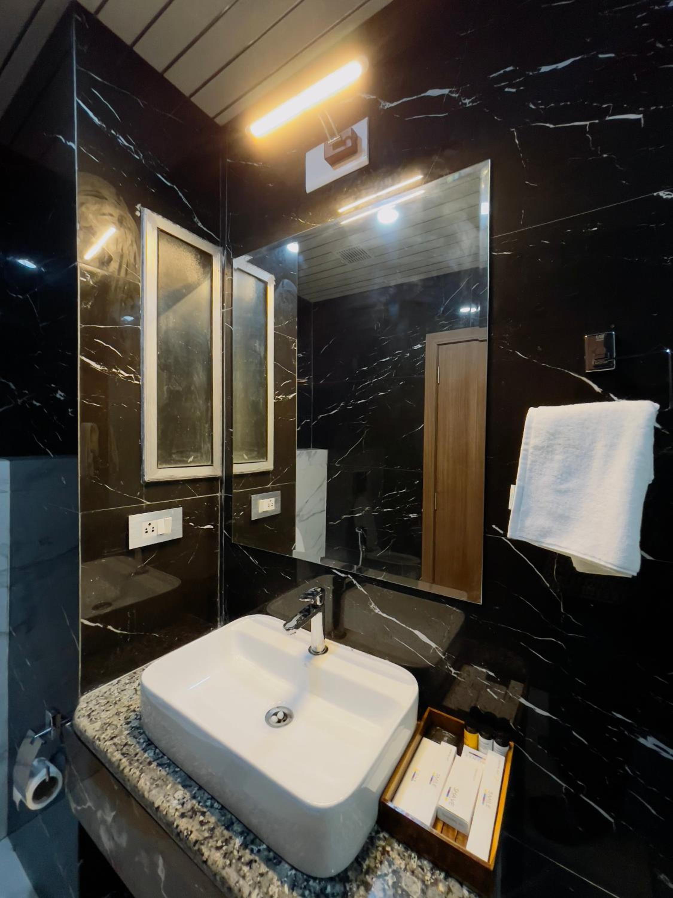 Executive Room - Photo 6