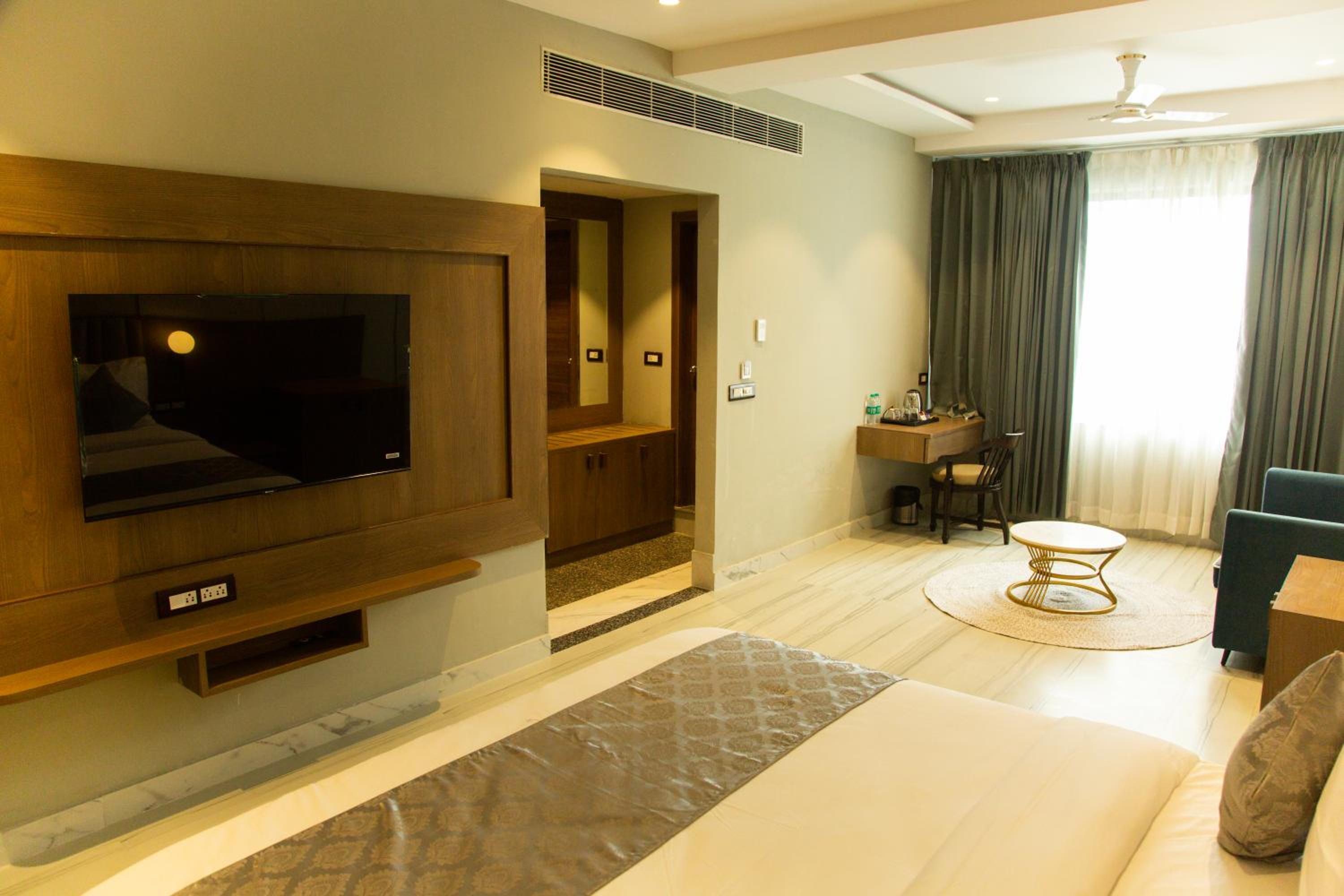 Executive Room - Photo 10