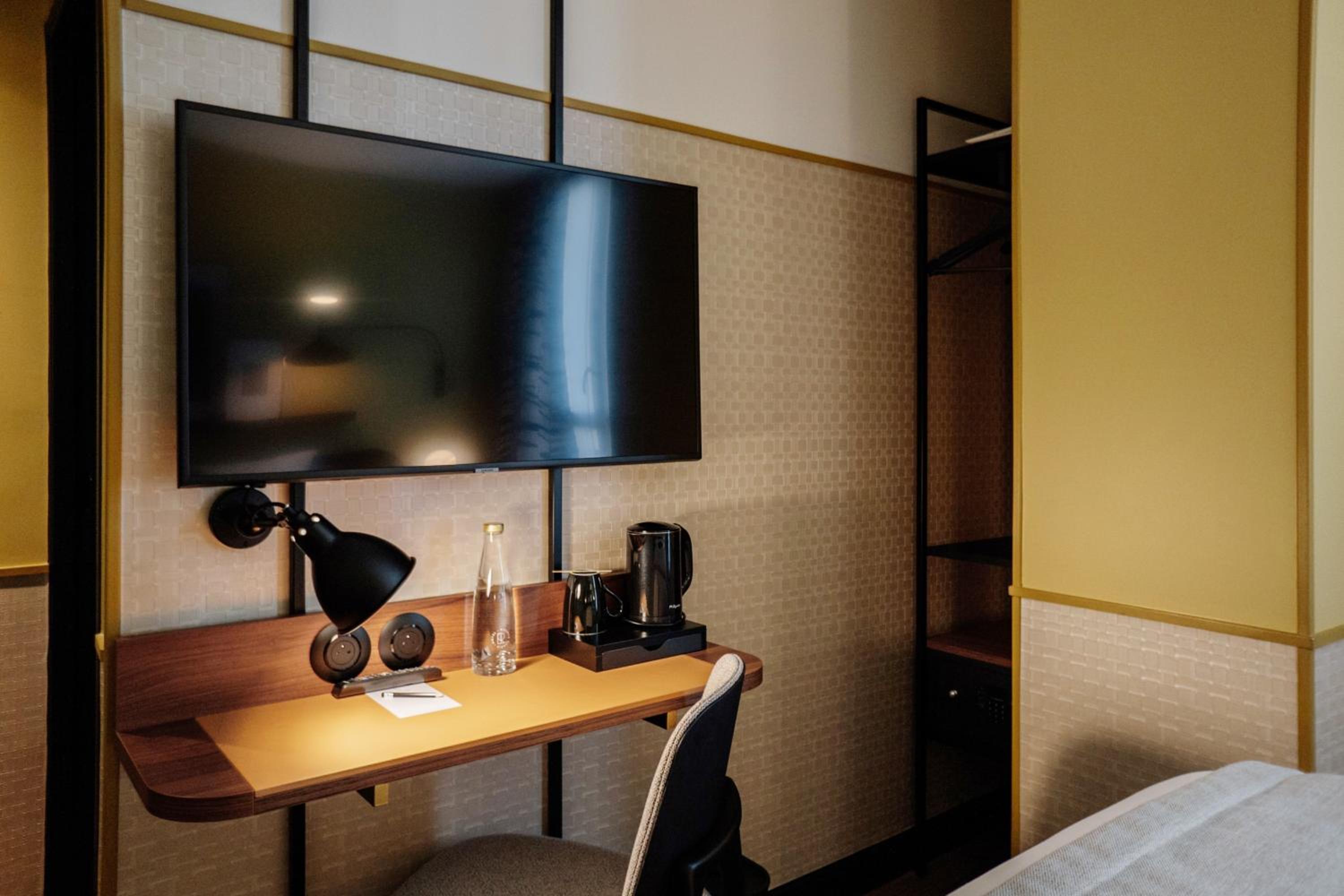 Large Single Room