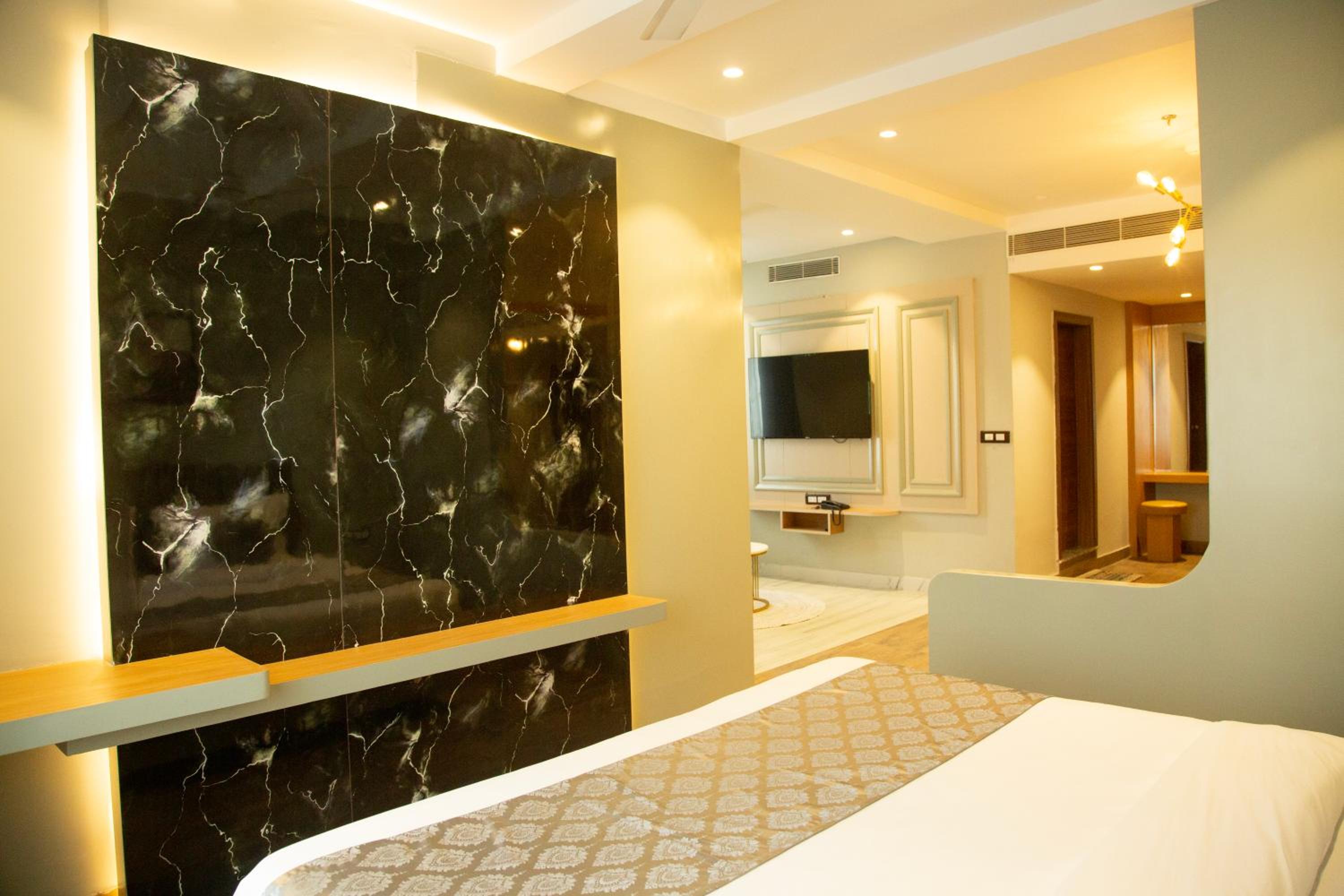 Family Suite - Photo 9