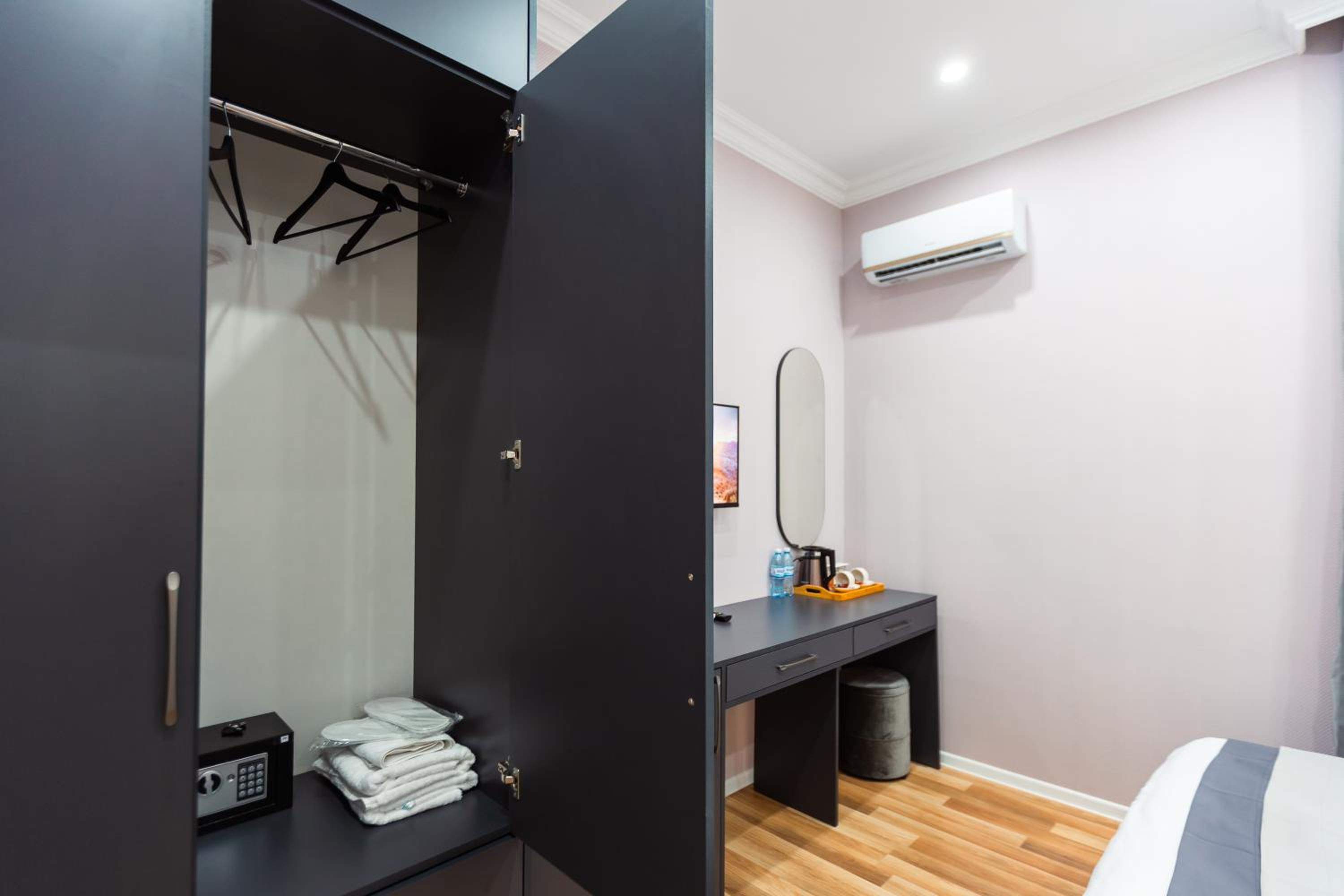 Budget Single Room photo 2