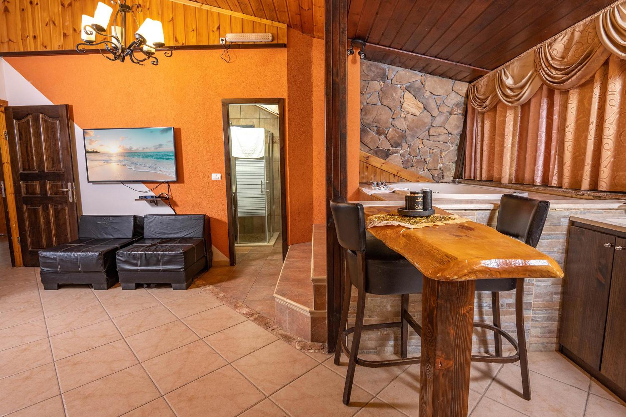 Deluxe Family Suite photo 3
