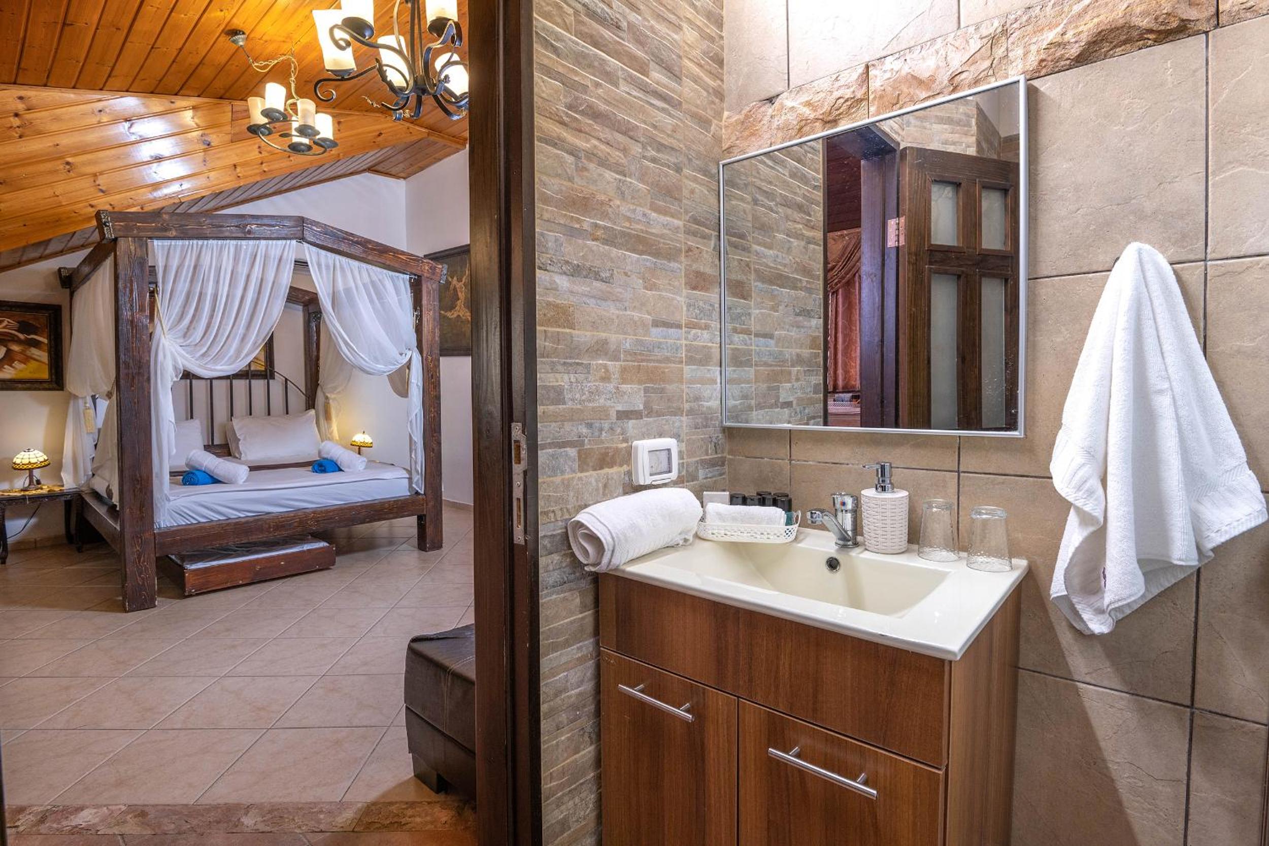 Deluxe Family Suite photo 3
