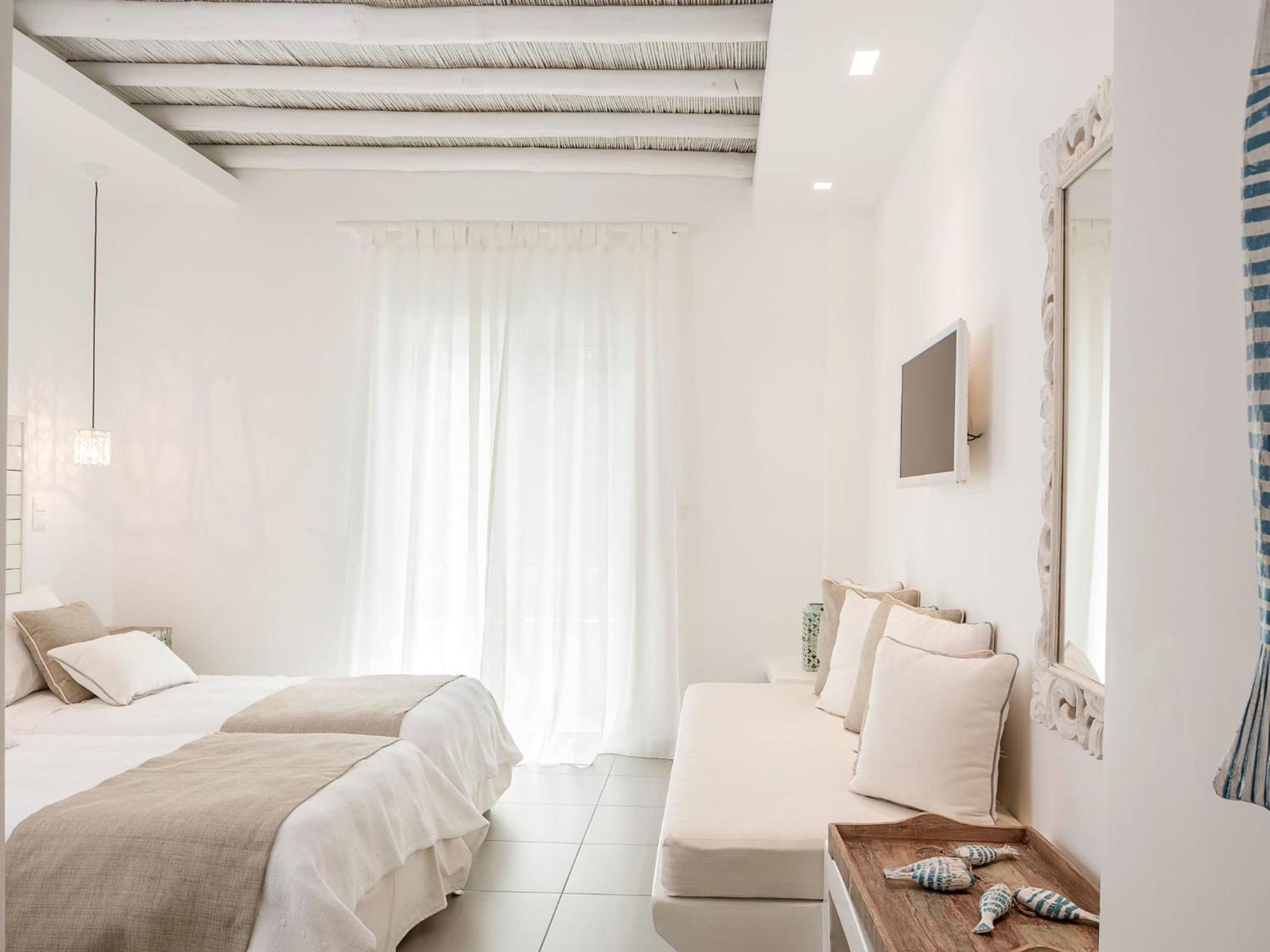 Triple Deluxe Room - Photo 11