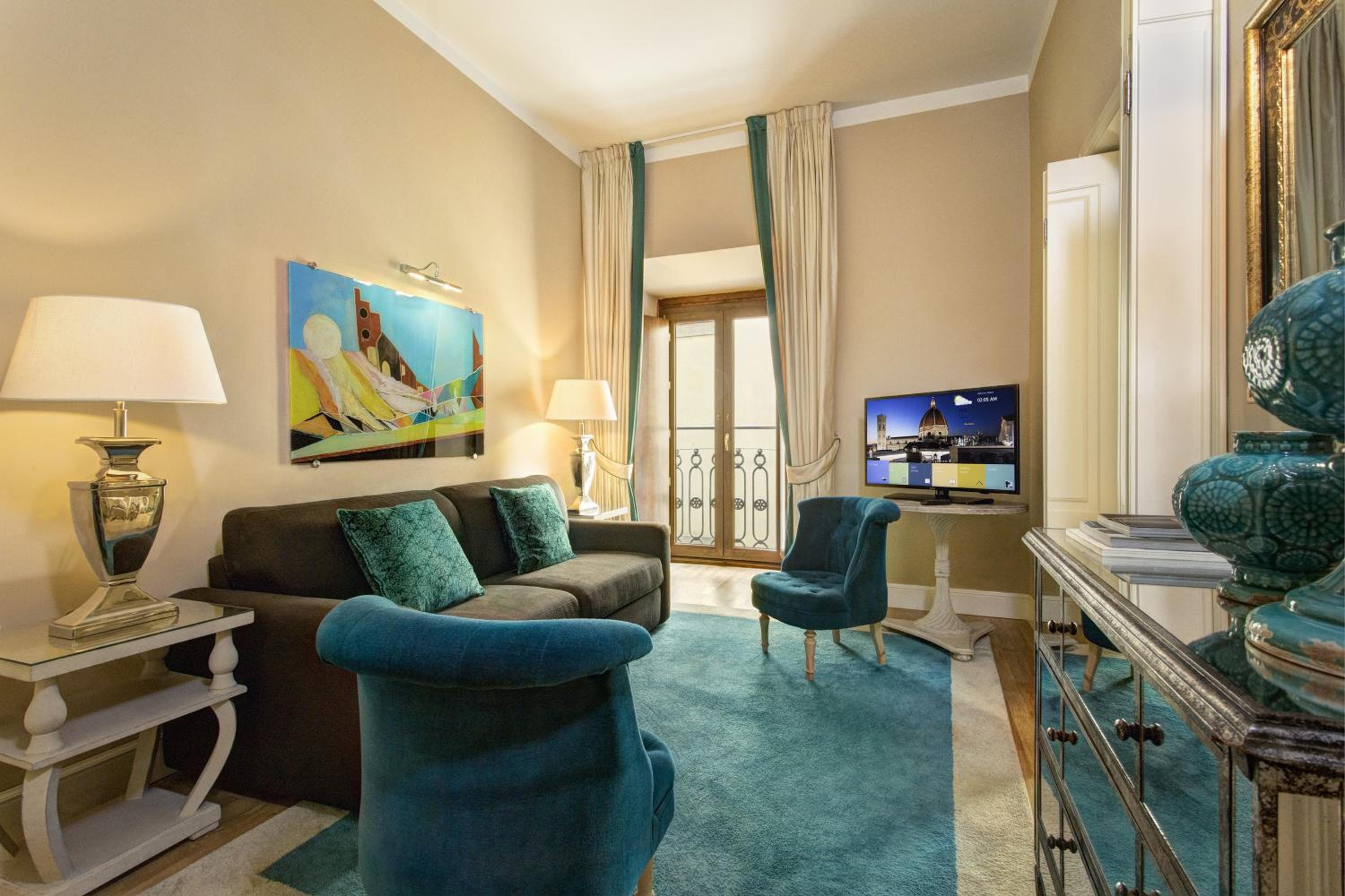 Suite - Photo 5