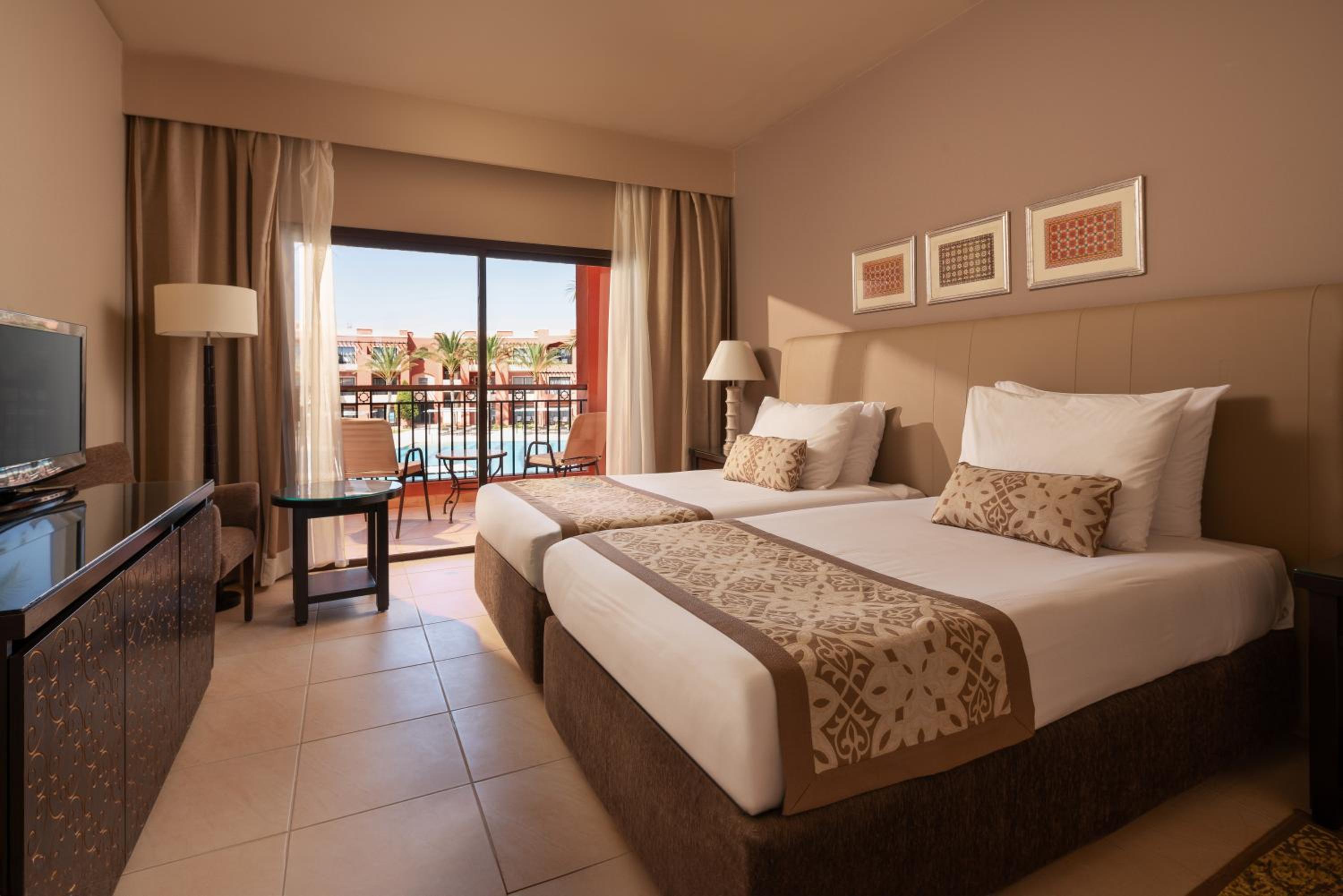 Superior, Queen or Twin Bed, Pool View, Ground Floor