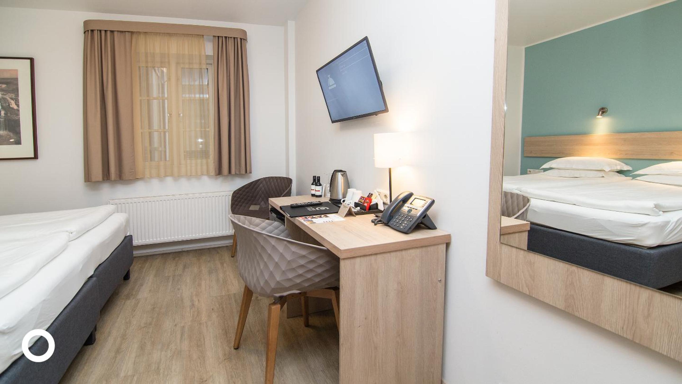 Standard Double or Twin Room - Photo 2