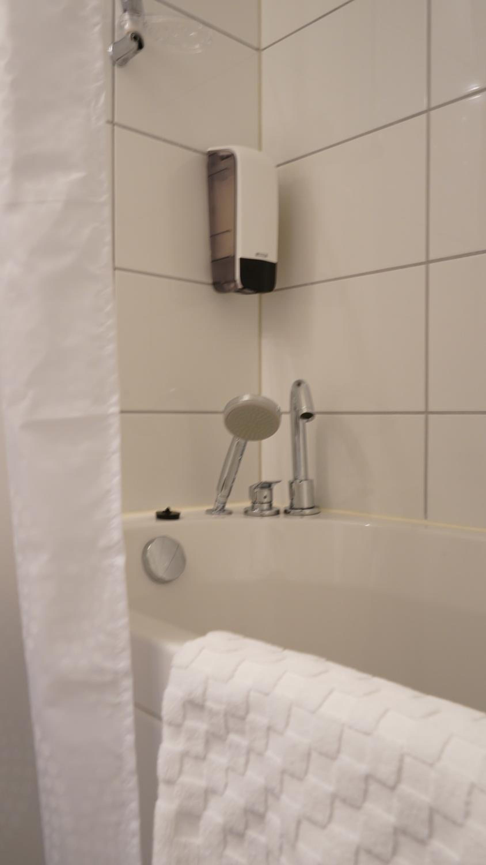 Double or Twin Room with Fjord View photo 2