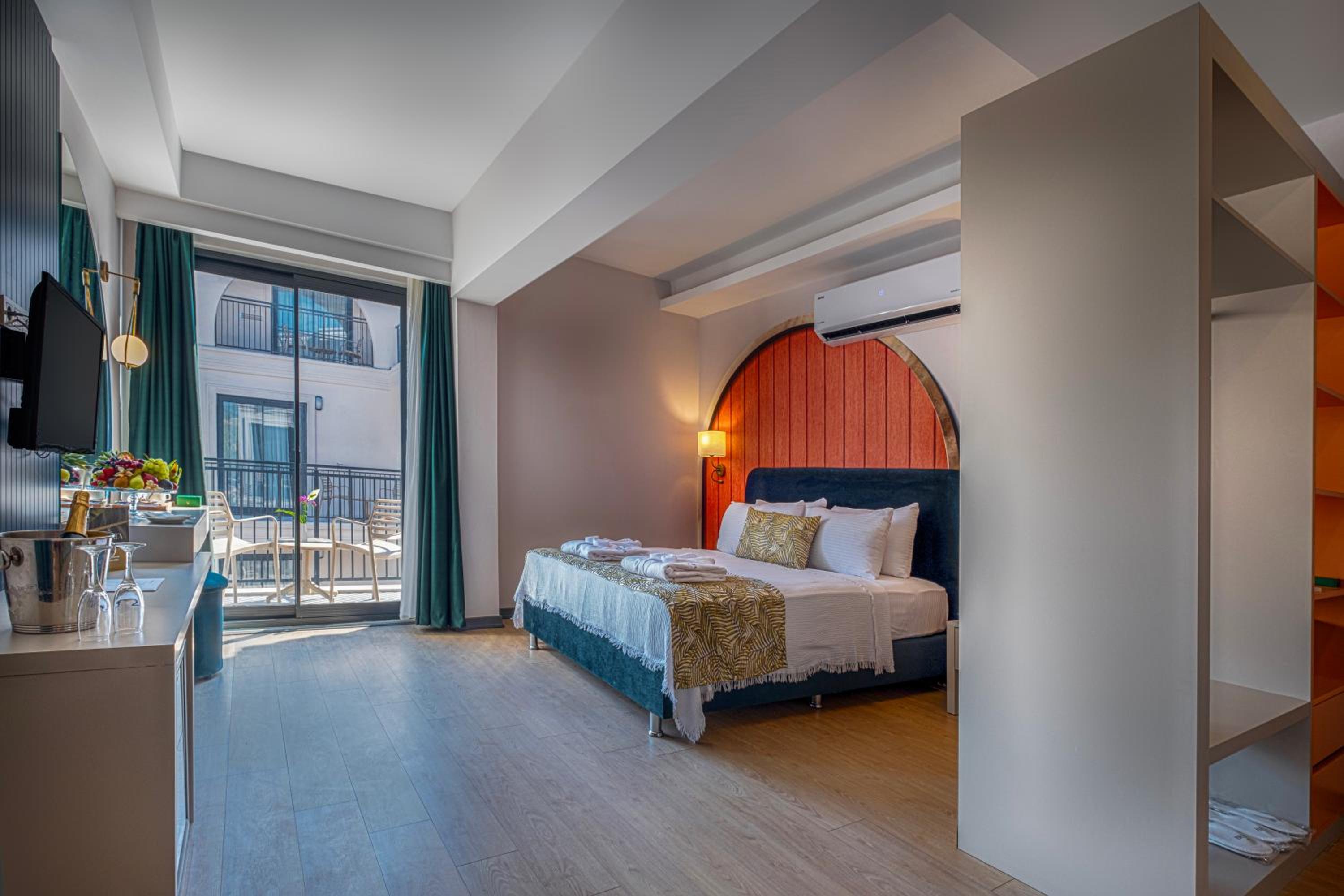 Deluxe Room - Photo 1