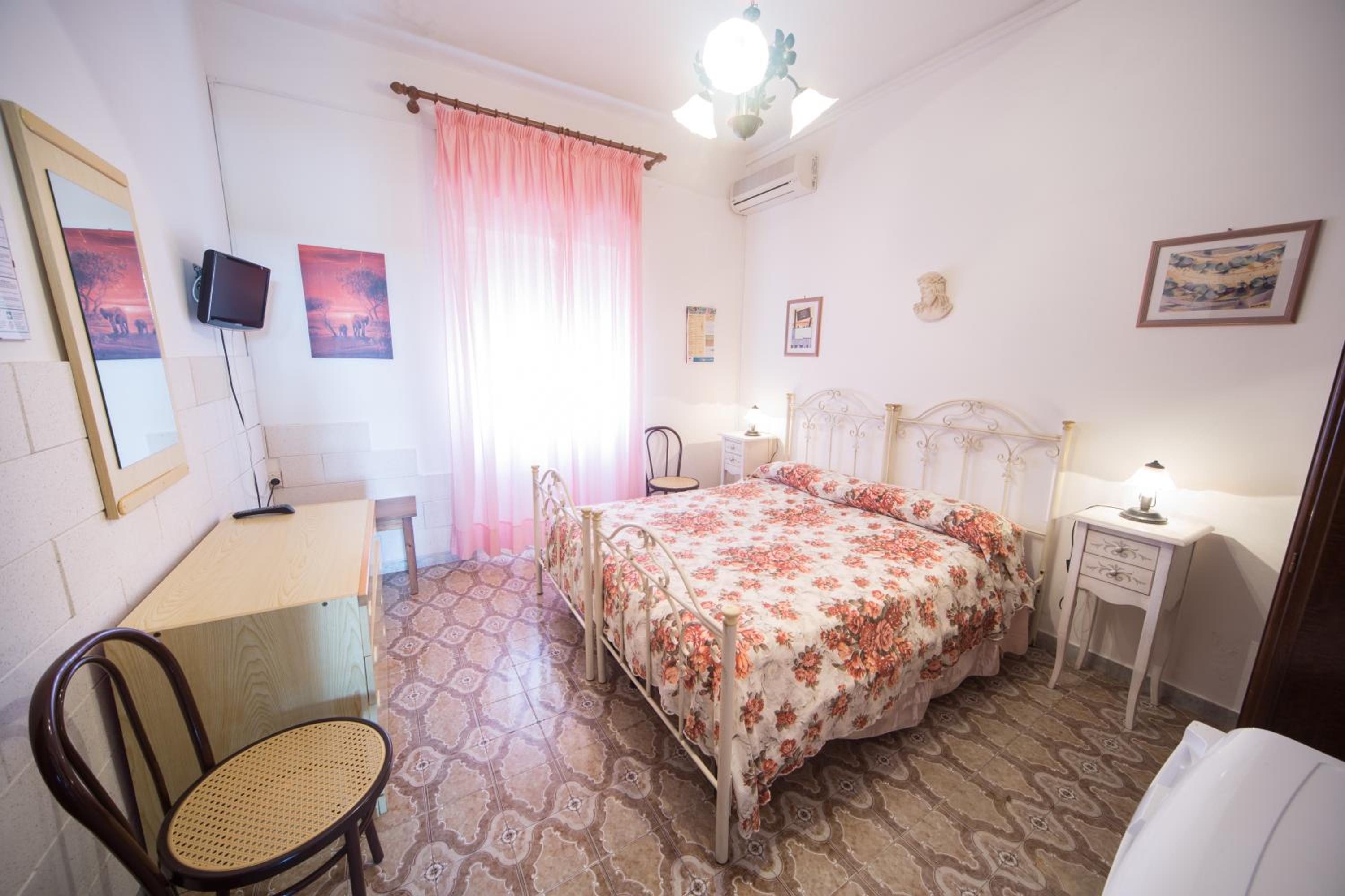Double Room - Photo 35