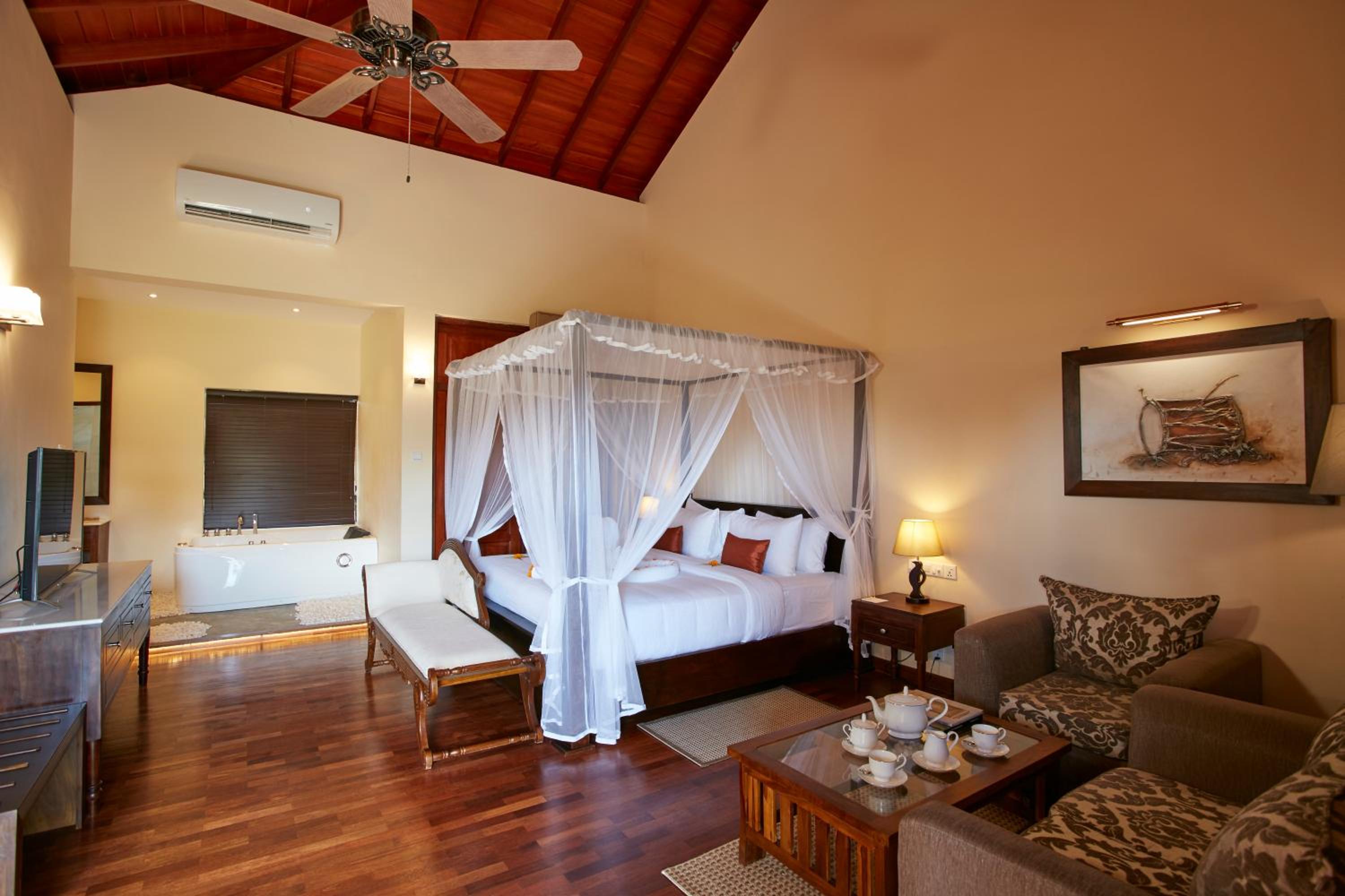 Superior King Deluxe Room with Spa Bath