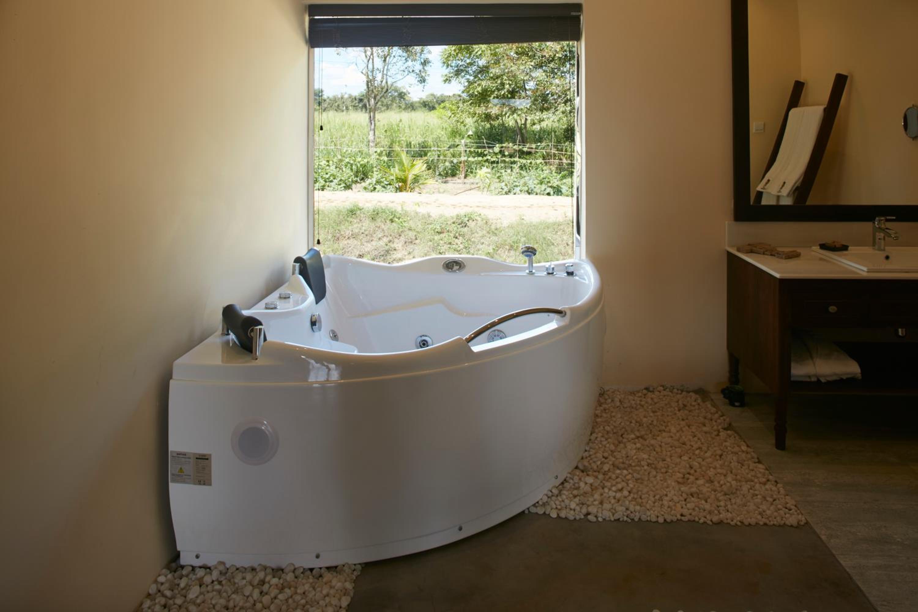 Superior Twin Deluxe Room with Spa Bath photo 3