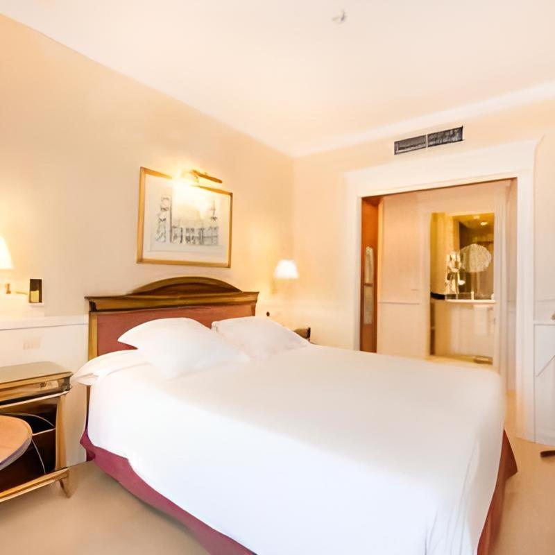 Apartamento de Dos Habitaciones con Vista a Marbella (4-5 Adultos)