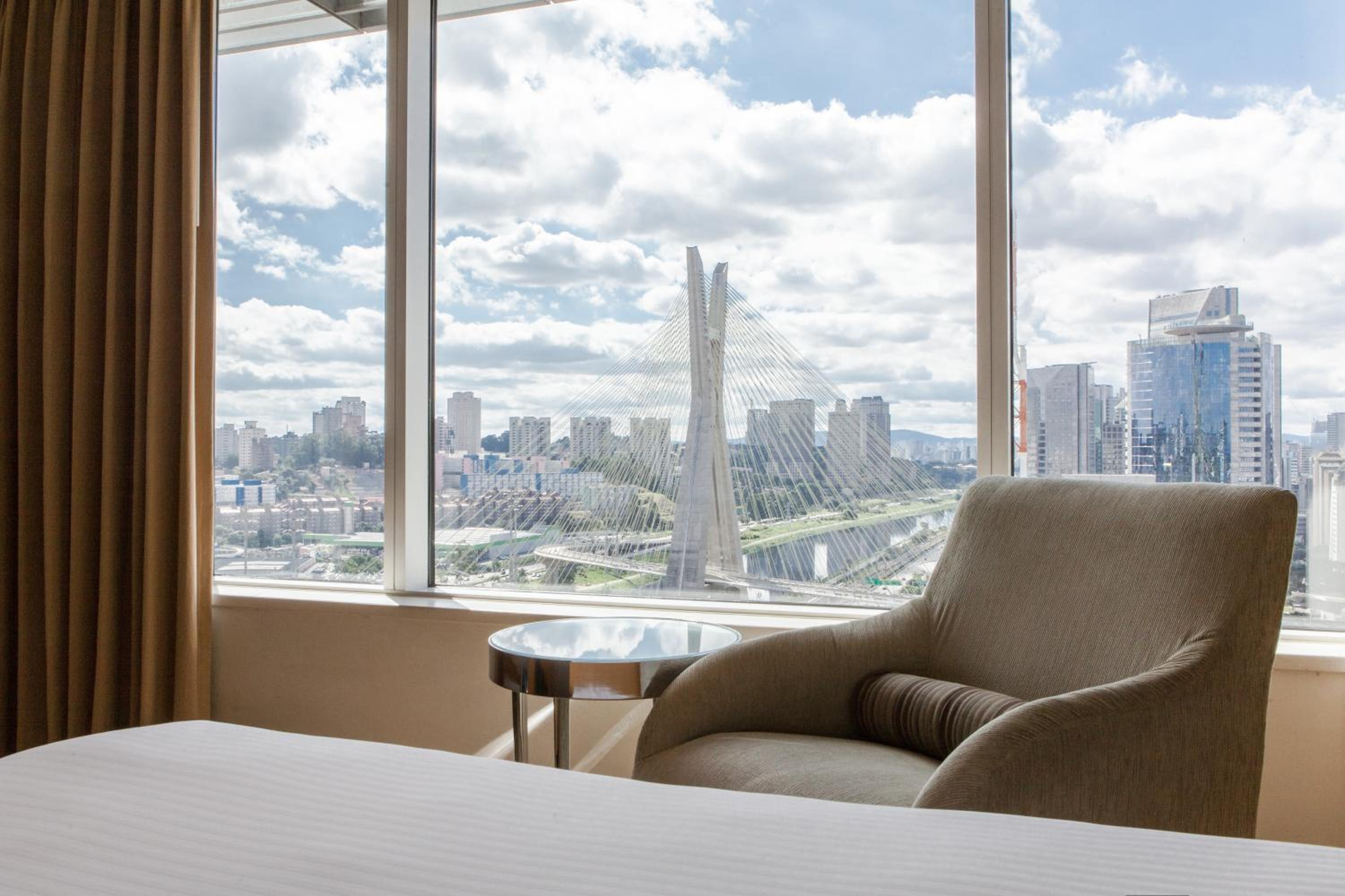Queen Room with Bridge View - Photo 2