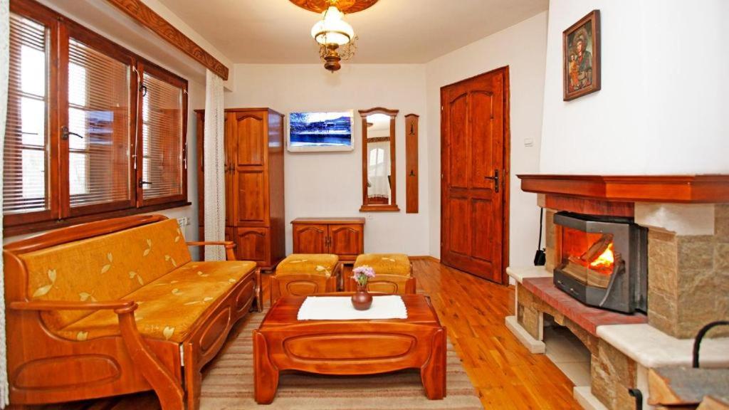 Deluxe Double Room with Balcony - Photo 7