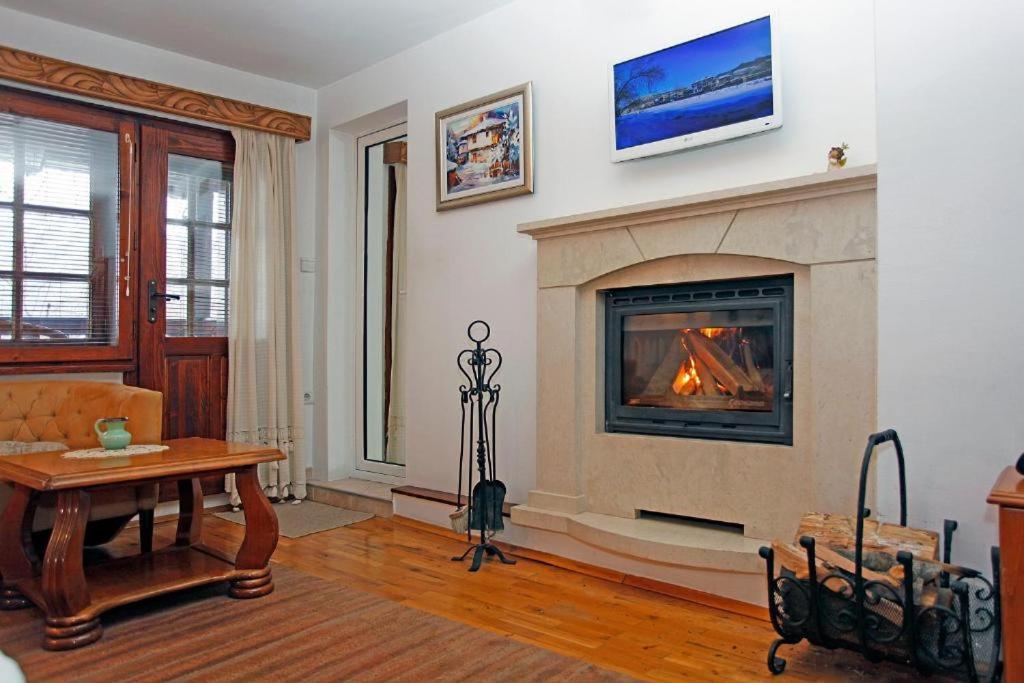Deluxe Double Room with Balcony - Photo 8