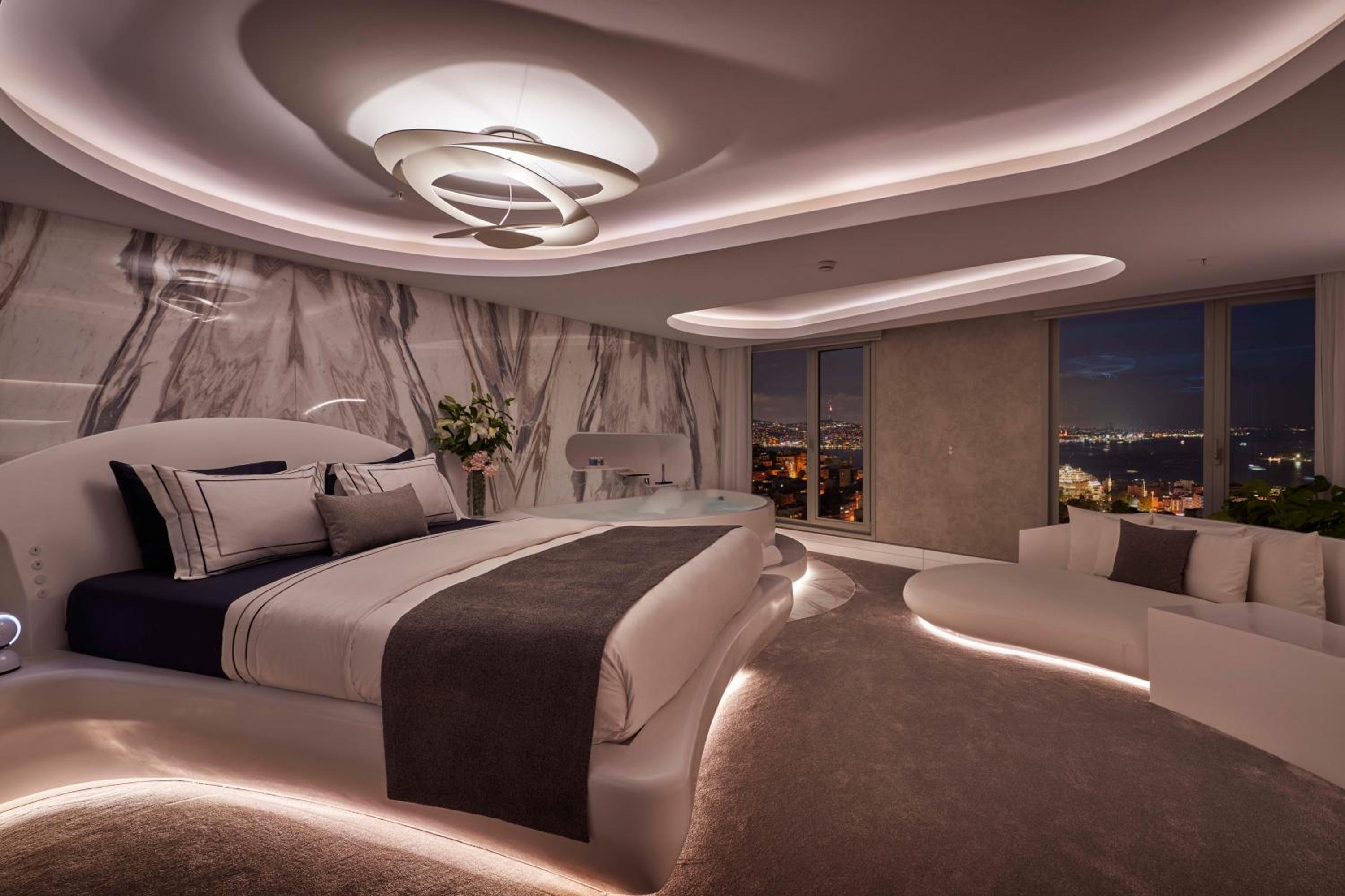 White Suite photo 3