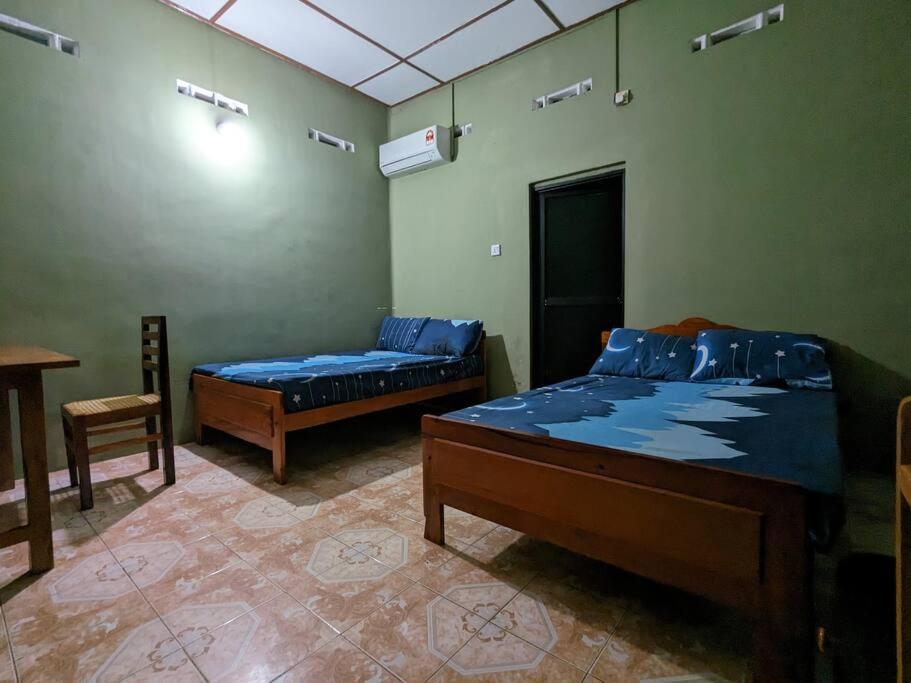 Three-Bedroom House photo 3