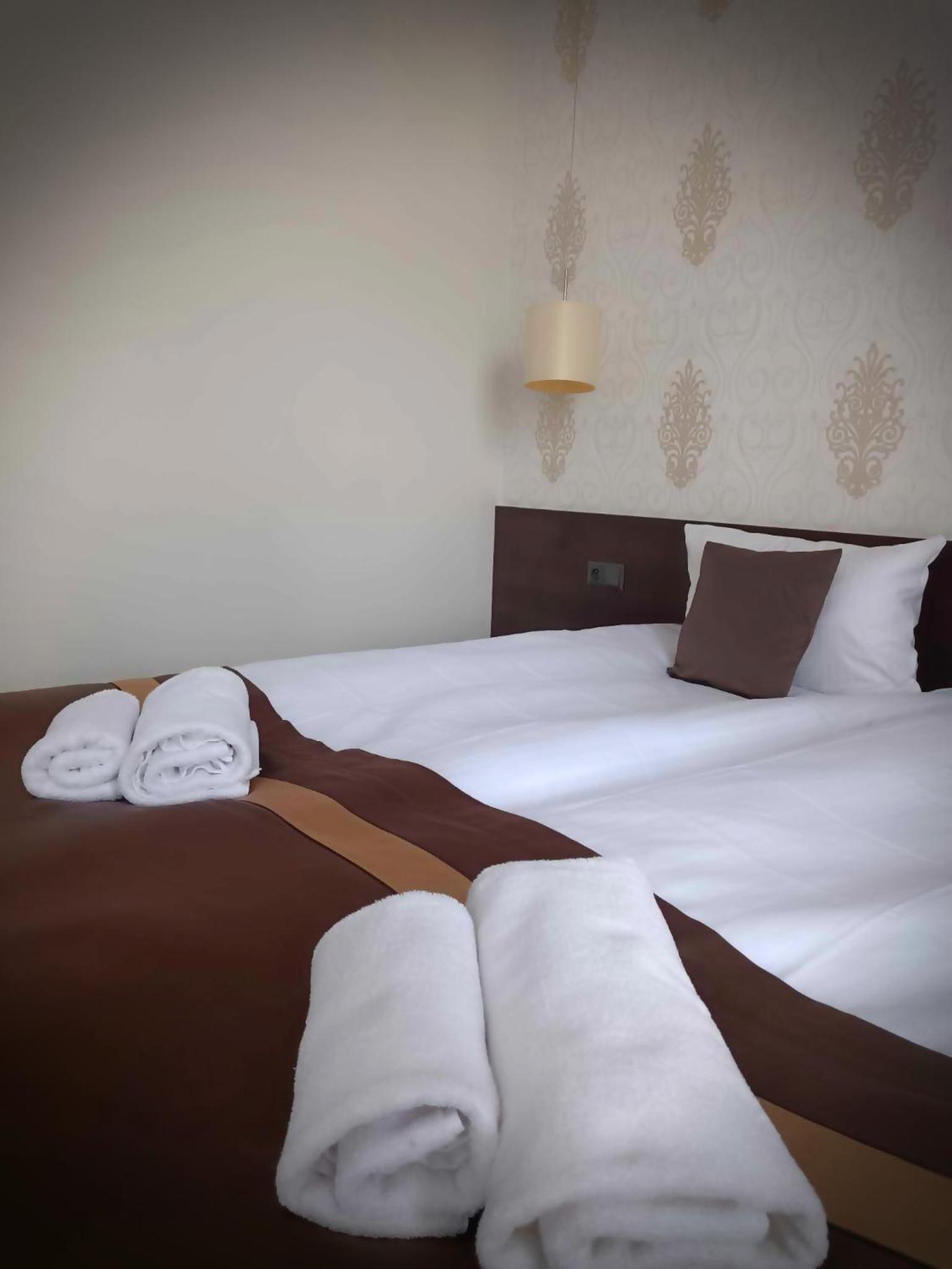 Deluxe Double Room - Photo 8