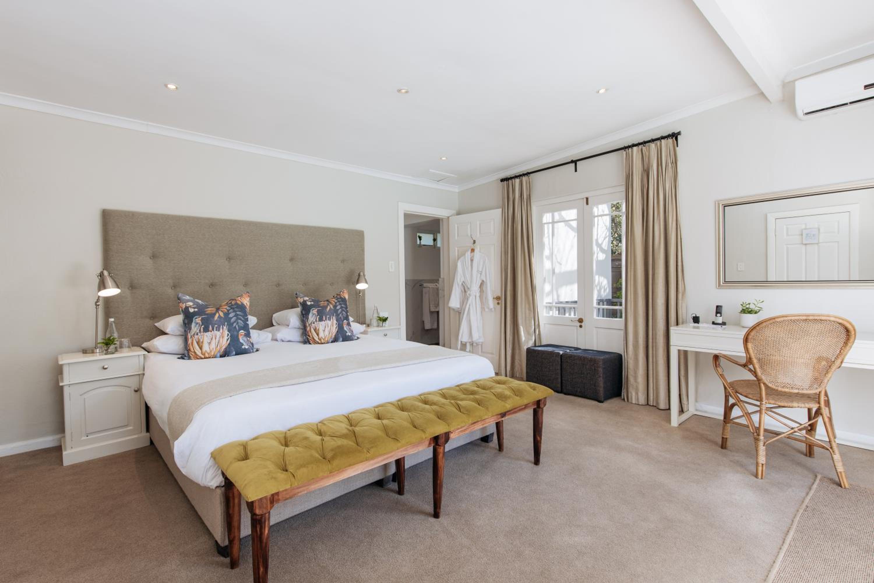 Superior Room - Photo 7