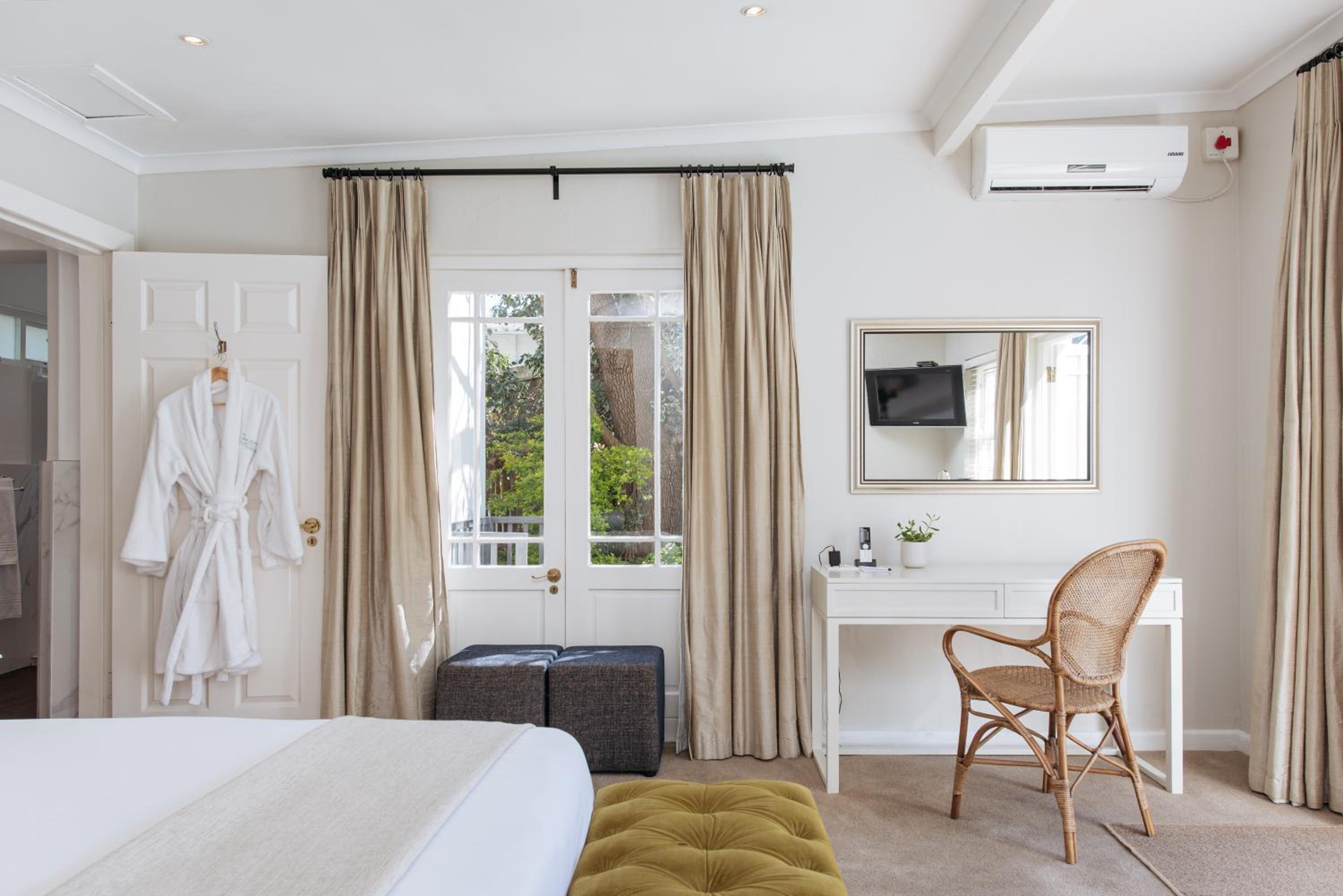 Superior Room - Photo 16