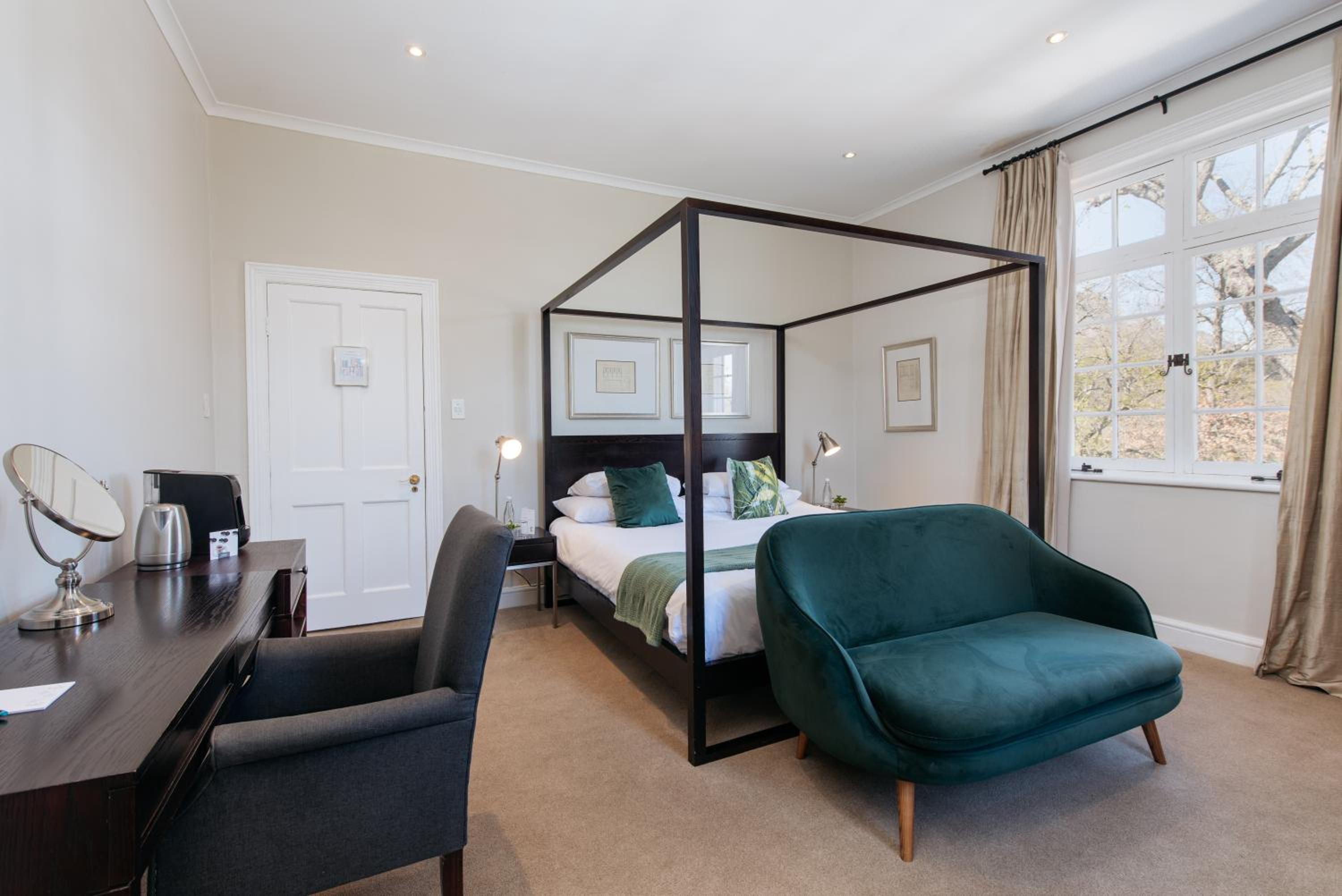 Deluxe Room - Photo 11