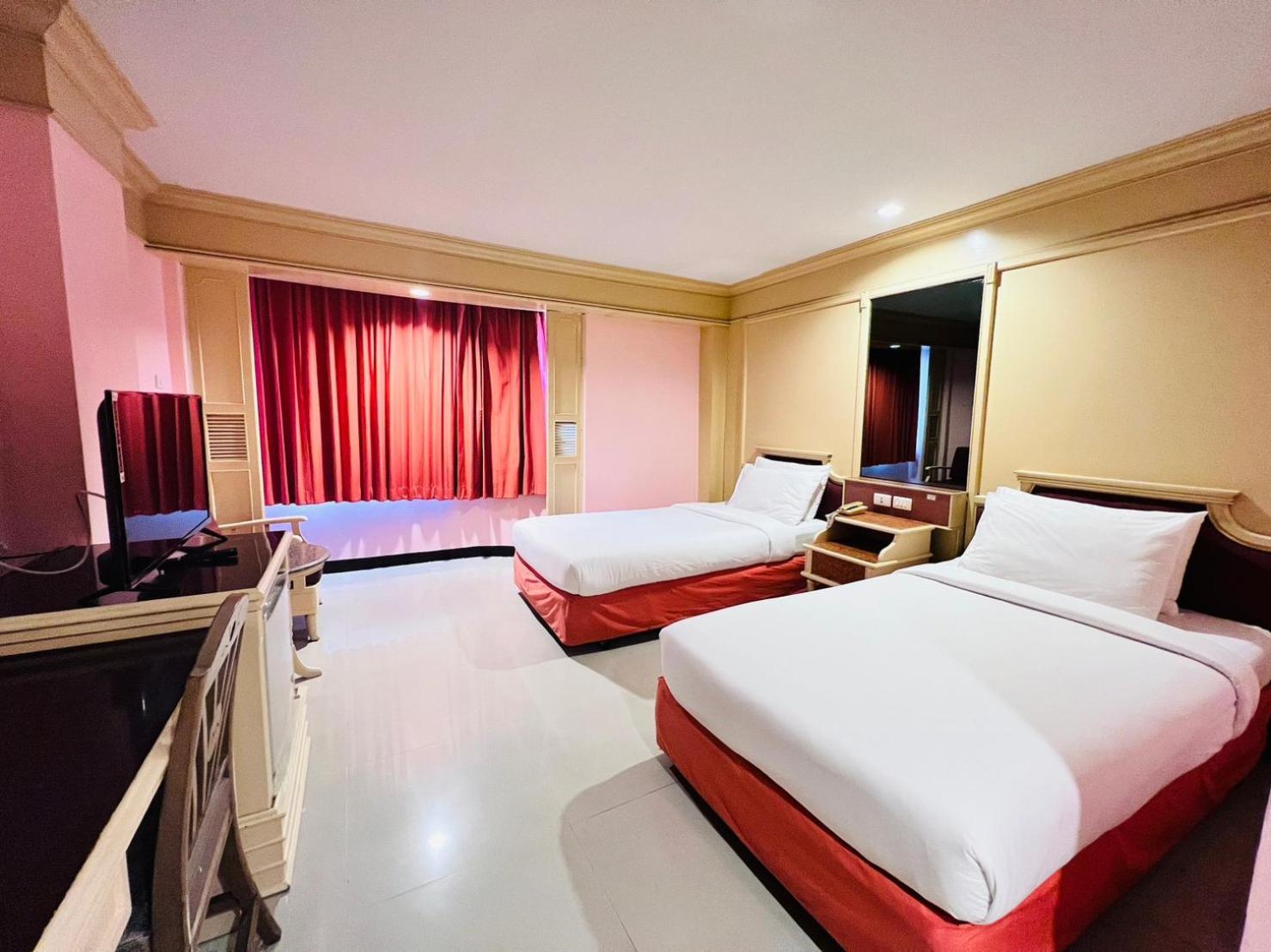 Superior Twin Room thumbnail 6