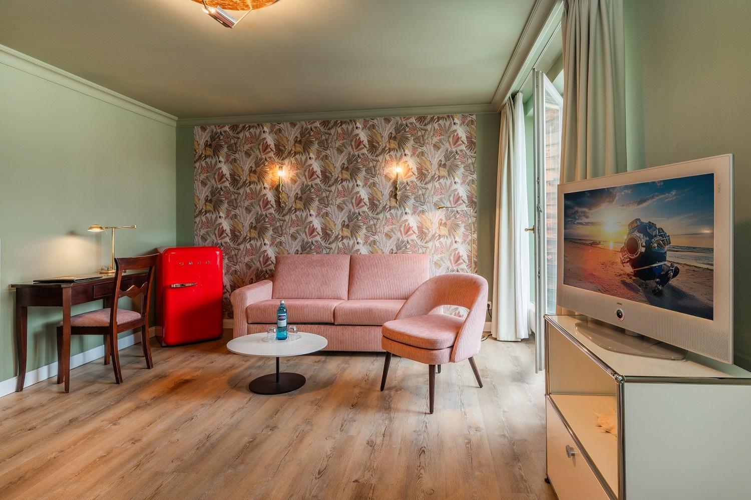 Junior Suite Land Side thumbnail 6