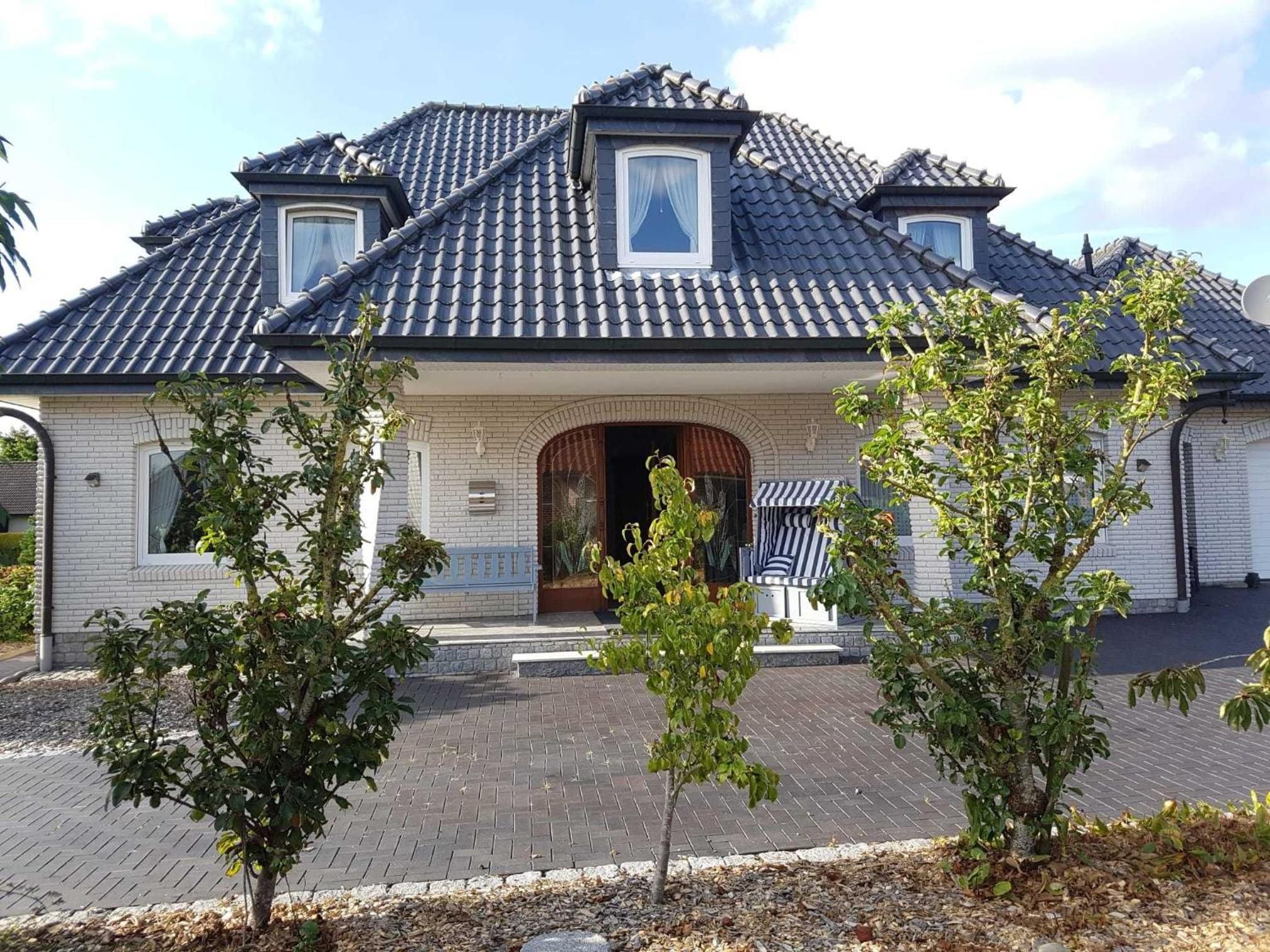 Three-Bedroom House photo 2