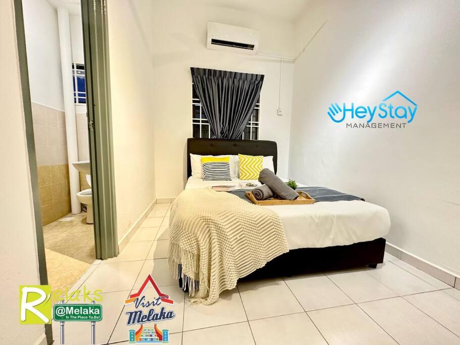 Four-Bedroom House - Photo 36