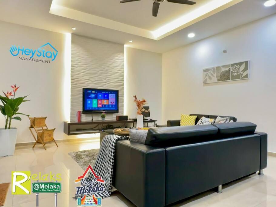 Four-Bedroom House - Photo 38