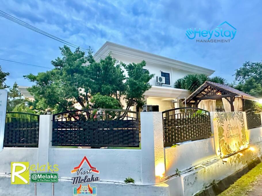 Four-Bedroom House - Photo 42
