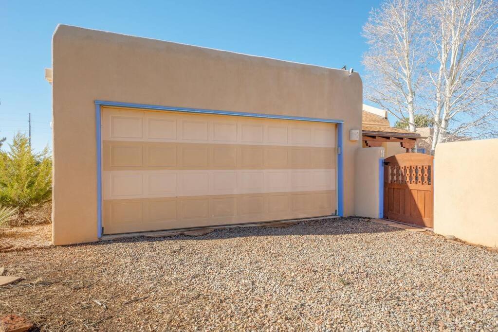 Three-Bedroom House photo 3