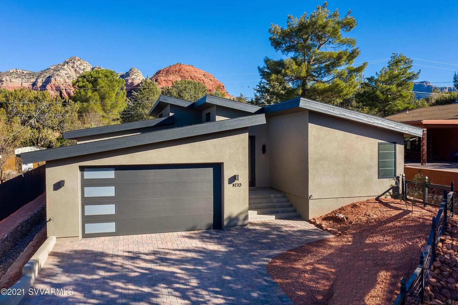 Three-Bedroom House photo 2
