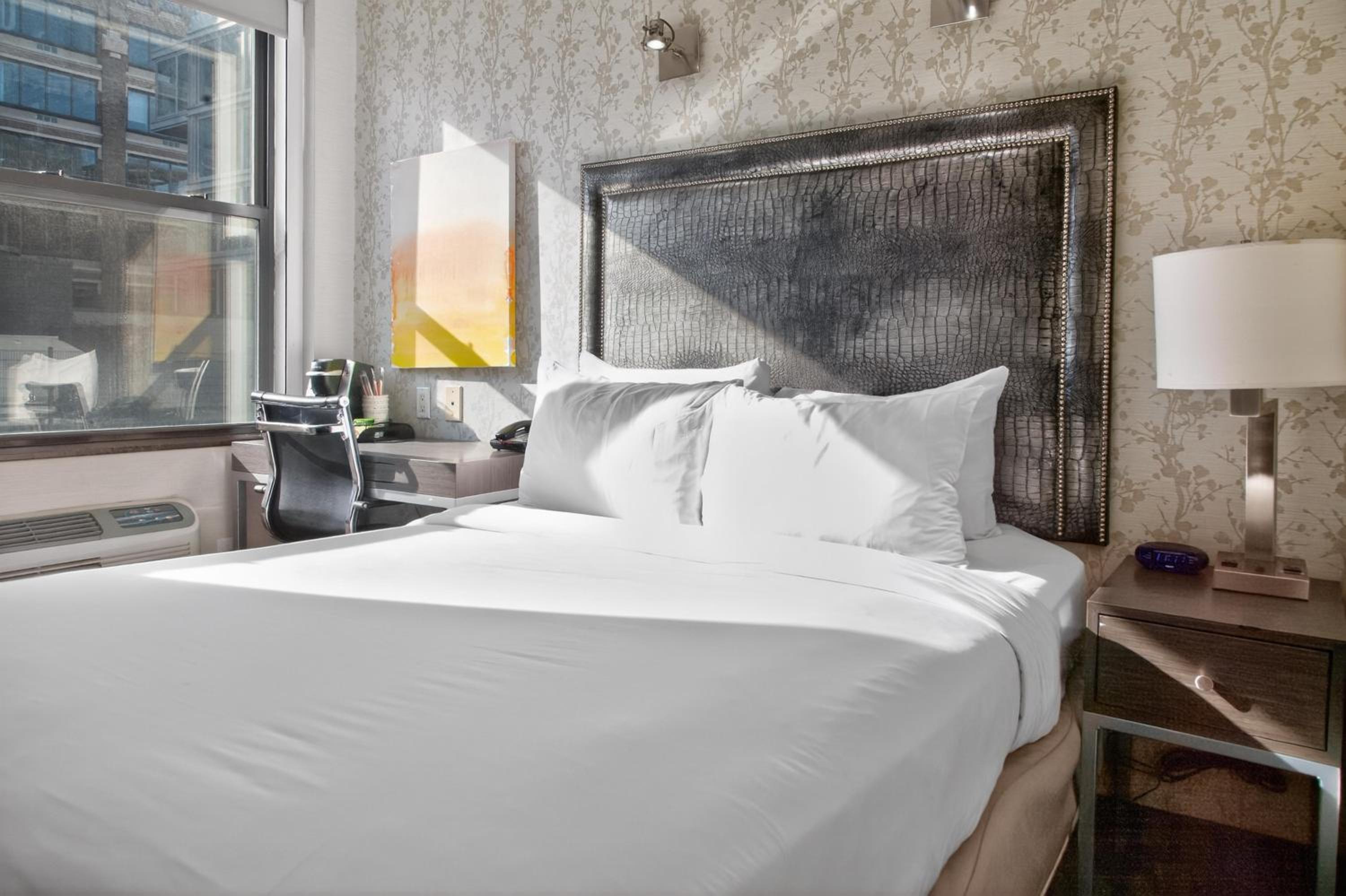 Queen Room with Bath Tub - Disability Access/Non-Smoking
