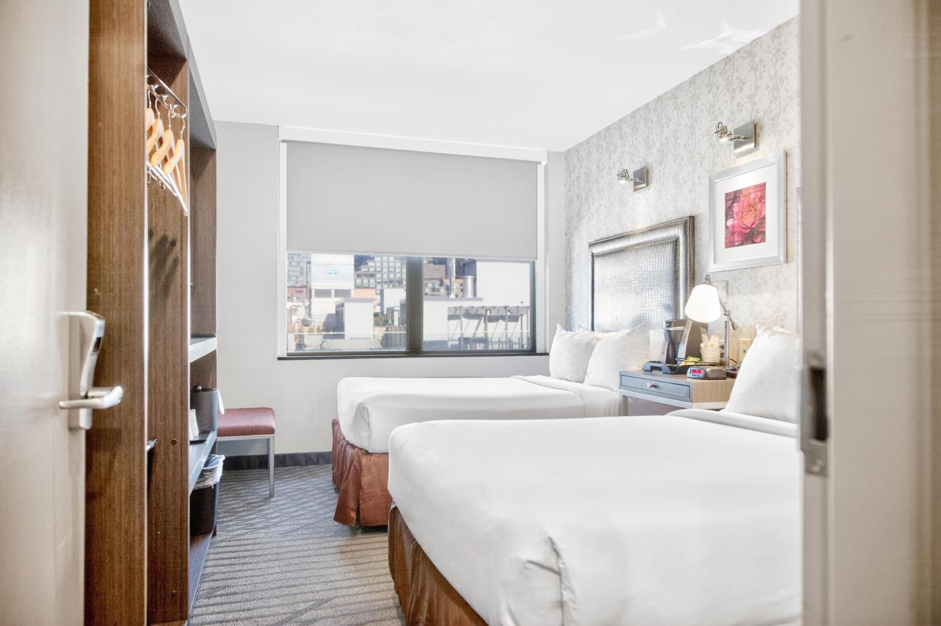 Double Room with Two Double Beds and City View - Non-Smoking