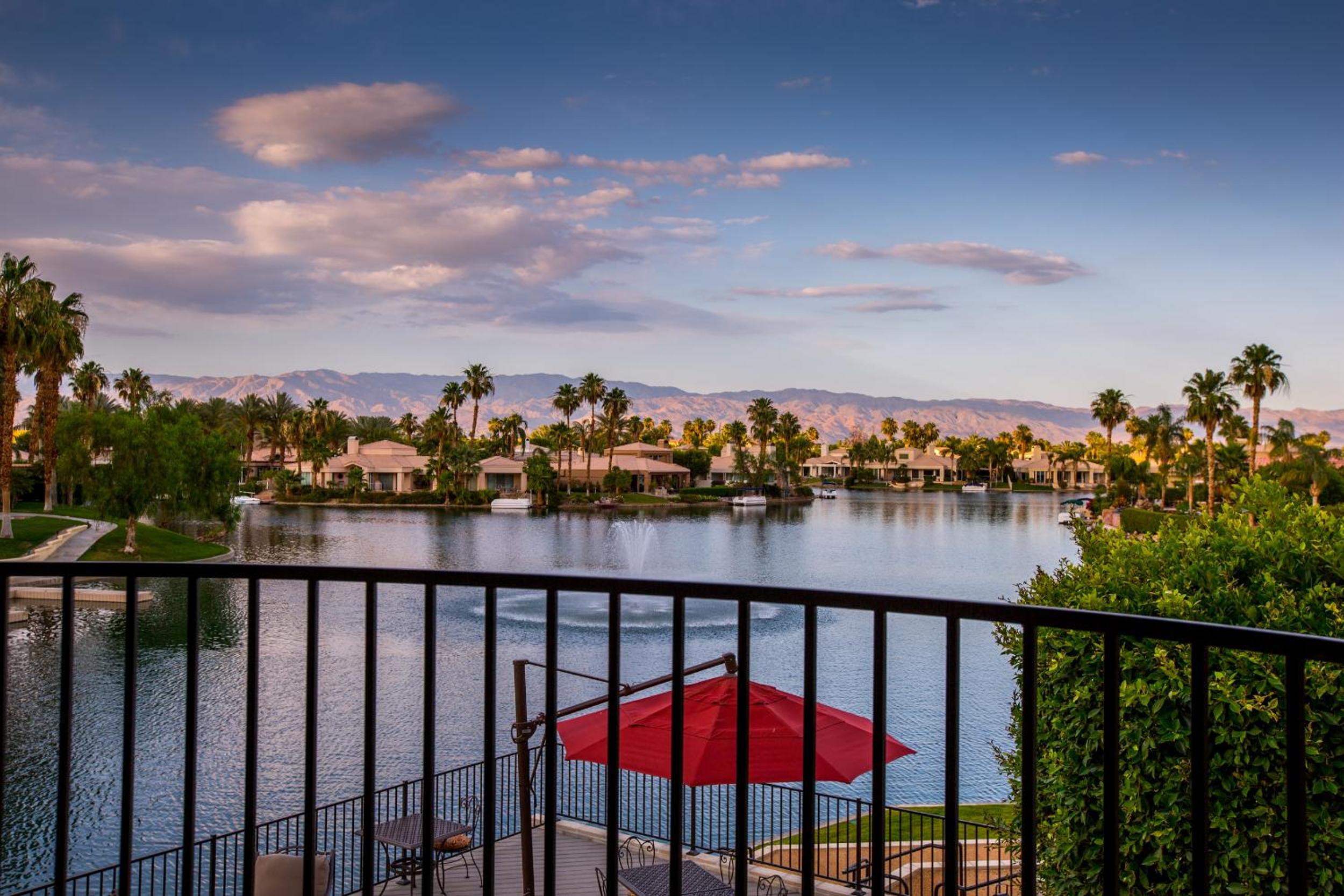 Deluxe Lake View Room - Photo 1