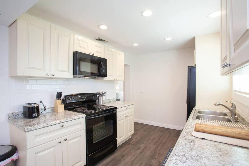 Three-Bedroom House photo 2
