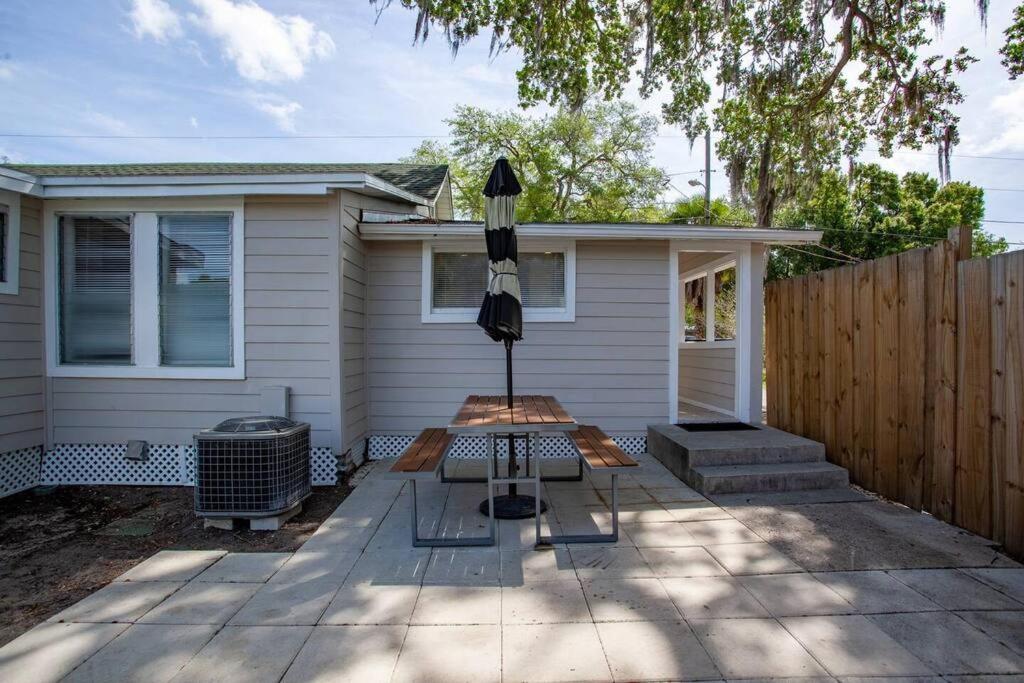 Three-Bedroom House photo 3