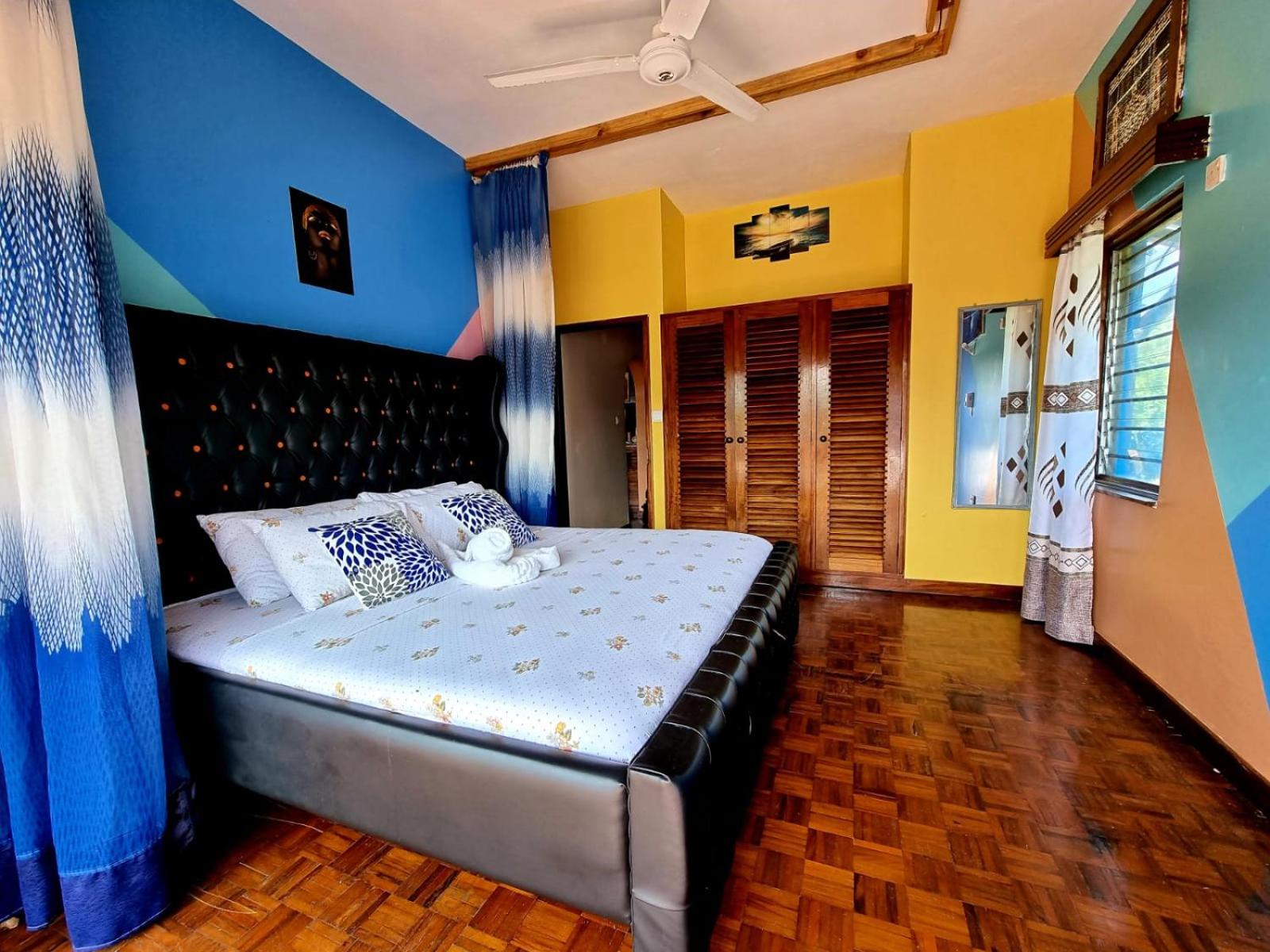 Two-Bedroom Apartment - Photo 4