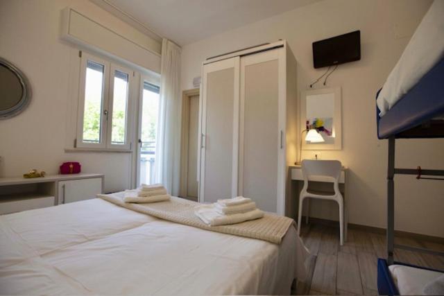 Quadruple Room with Balcony photo 3